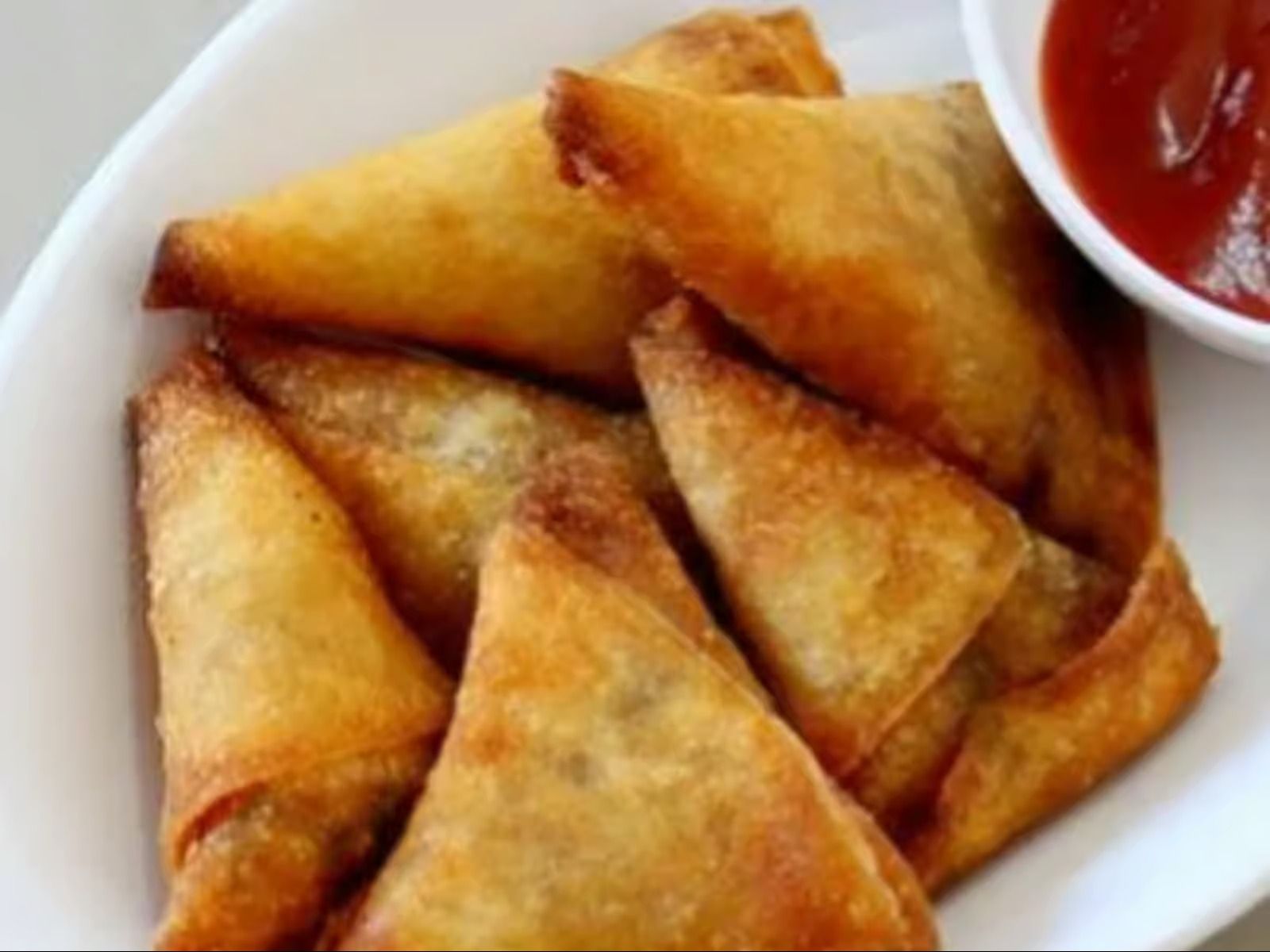 Onion Samosa (6 Pcs).