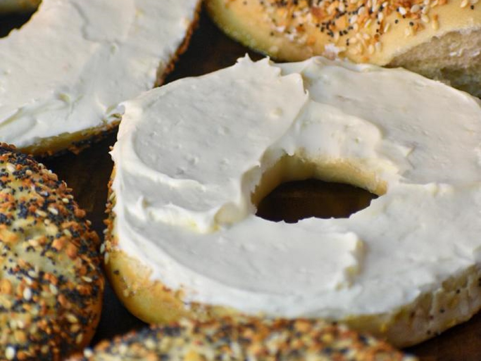 BAGEL W/ CREAM CHEESE.