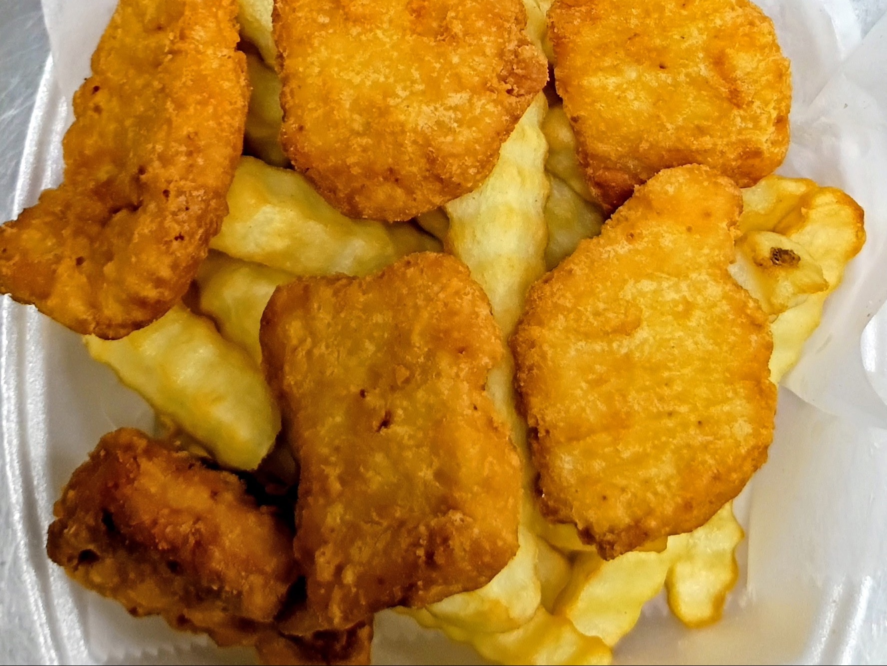 Chicken Nuggets 6pc + Fries