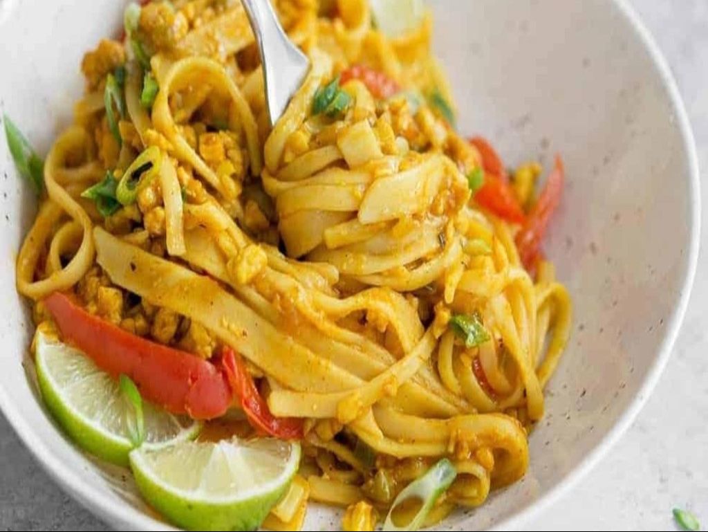 HT4. Curry Pad Thai Noodles.
