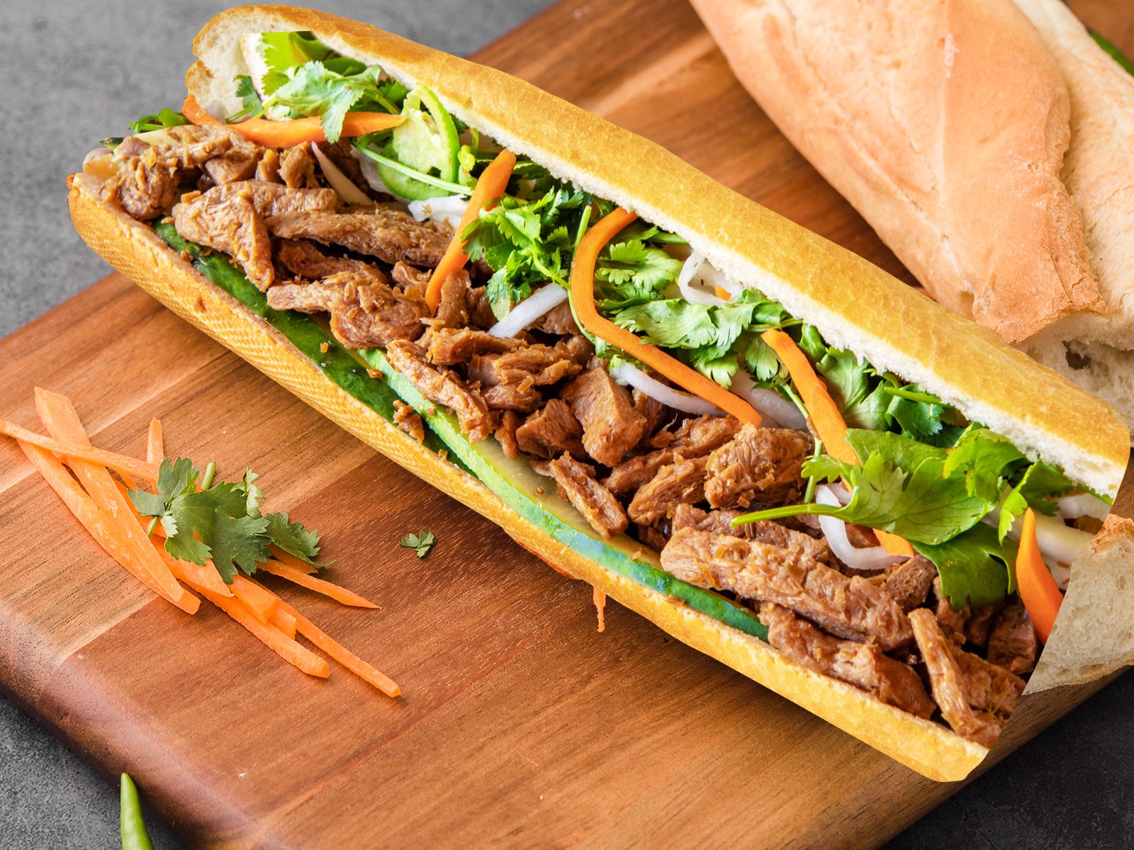 B8. VEGETARIAN BÁNH MÌ / Chay