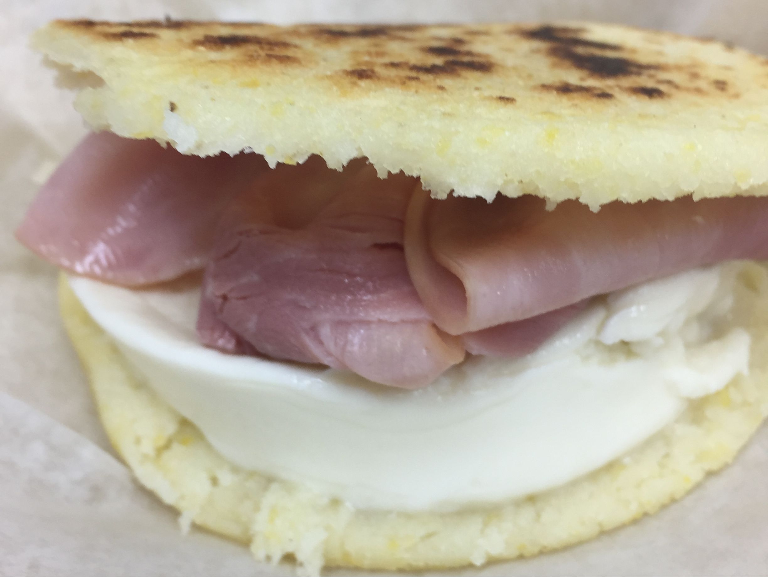 #13 AREPA CHEESE & HAM CLASICA.