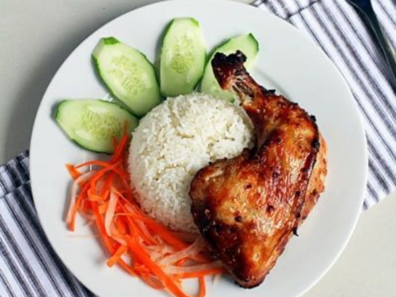 30A BROKEN RICE WITH GRILLED CHICKEN QUARTER LEG.