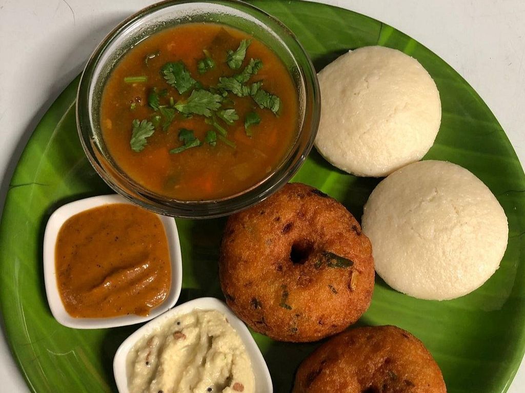 TC - 26A Idly & Medhu Vada - اڈلی وڈا/இட்லி வடை.