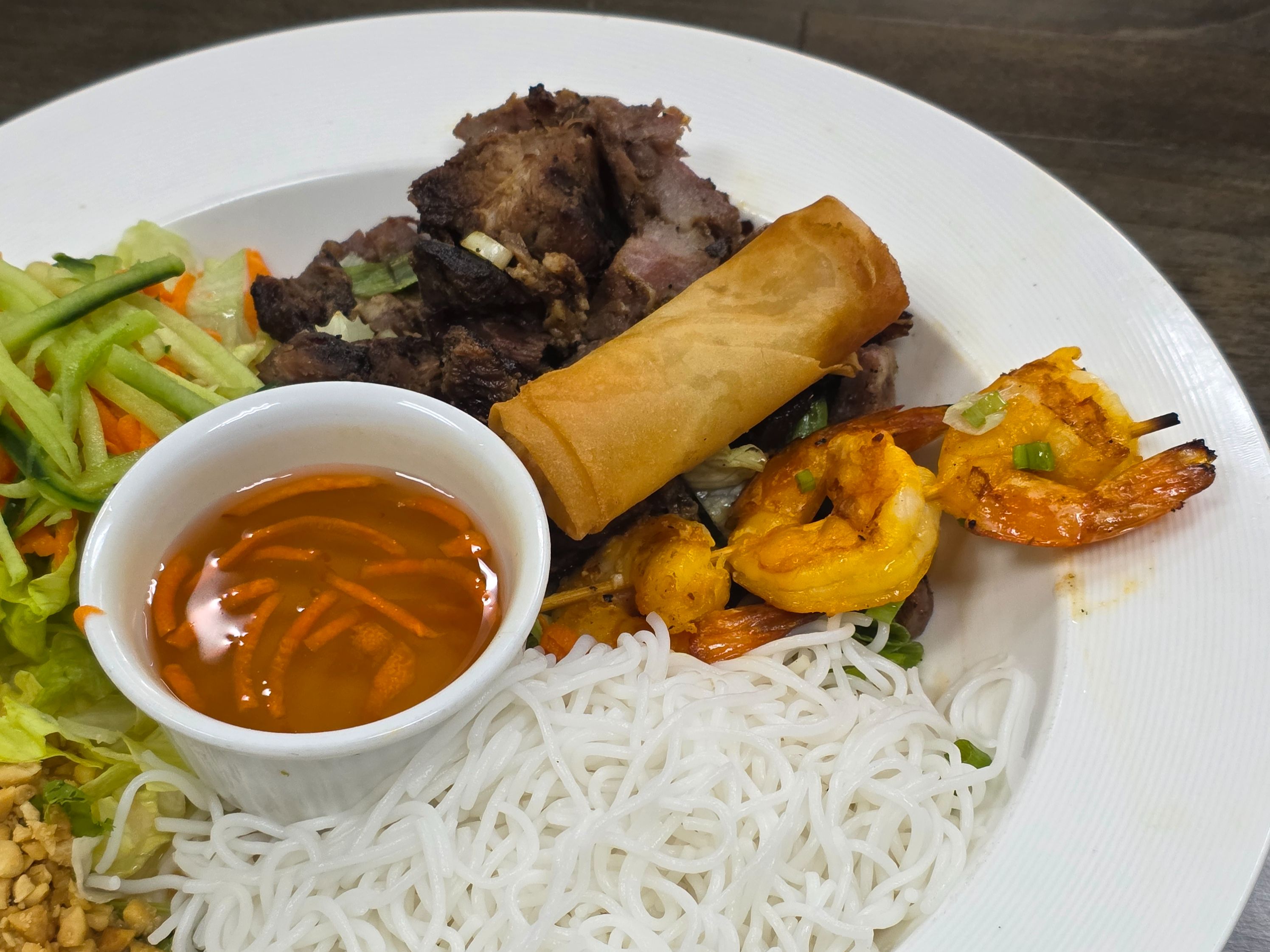 V5 Combination Pork, Eggroll(1), Shrimp(1) (Vermecelli).