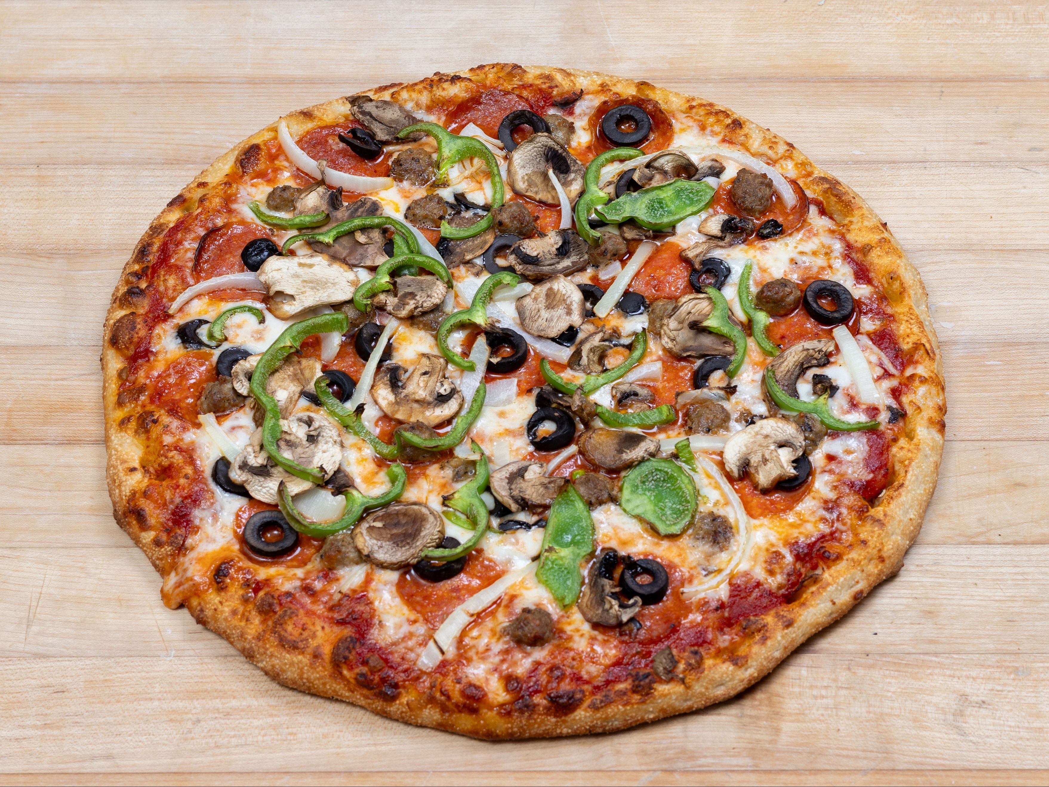 Deluxe Pizza.