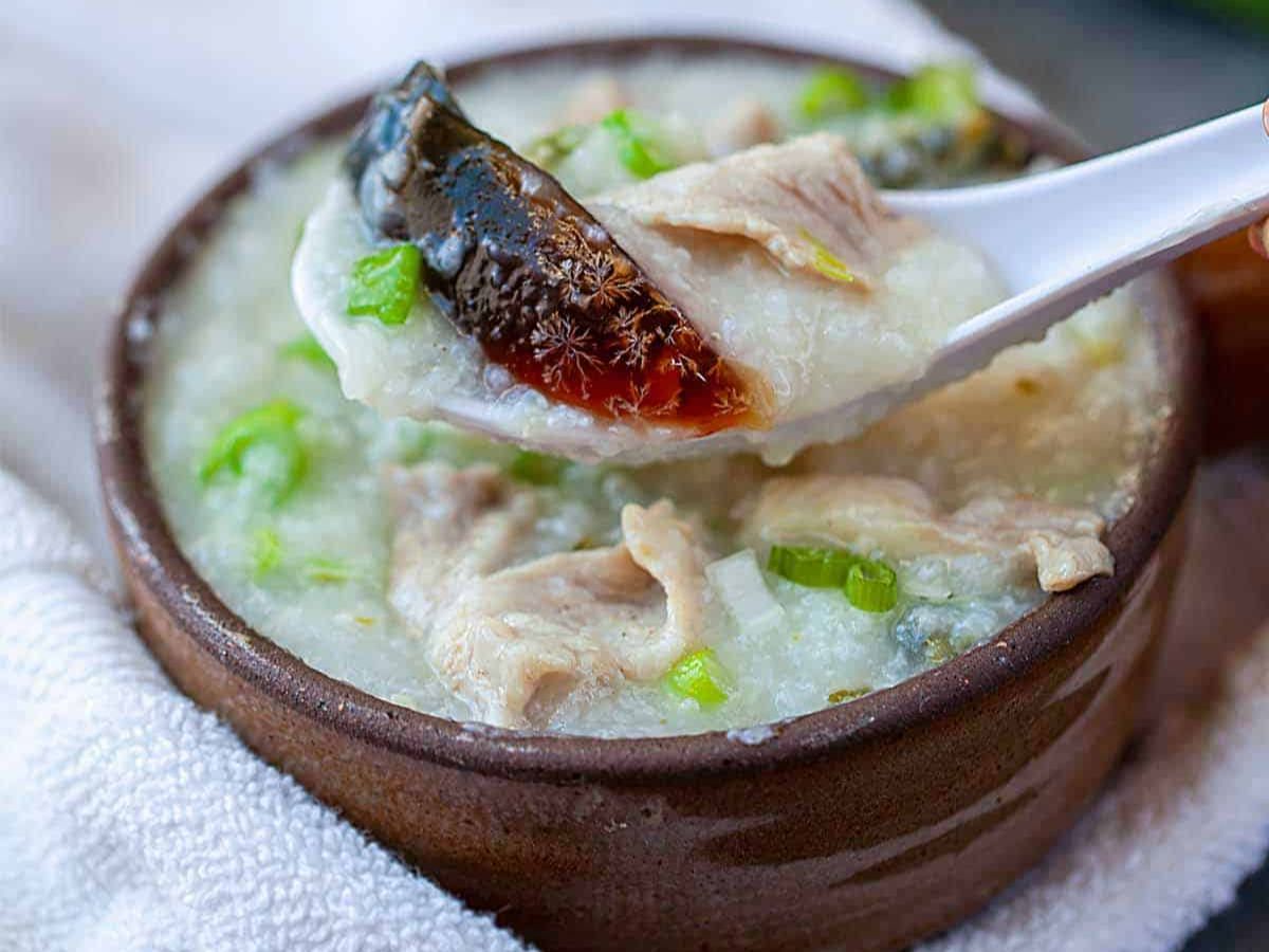 Pork & Preserved Egg Congee / Cháo Sườn & Trứng Bách Thảo / 猪肉皮蛋粥.