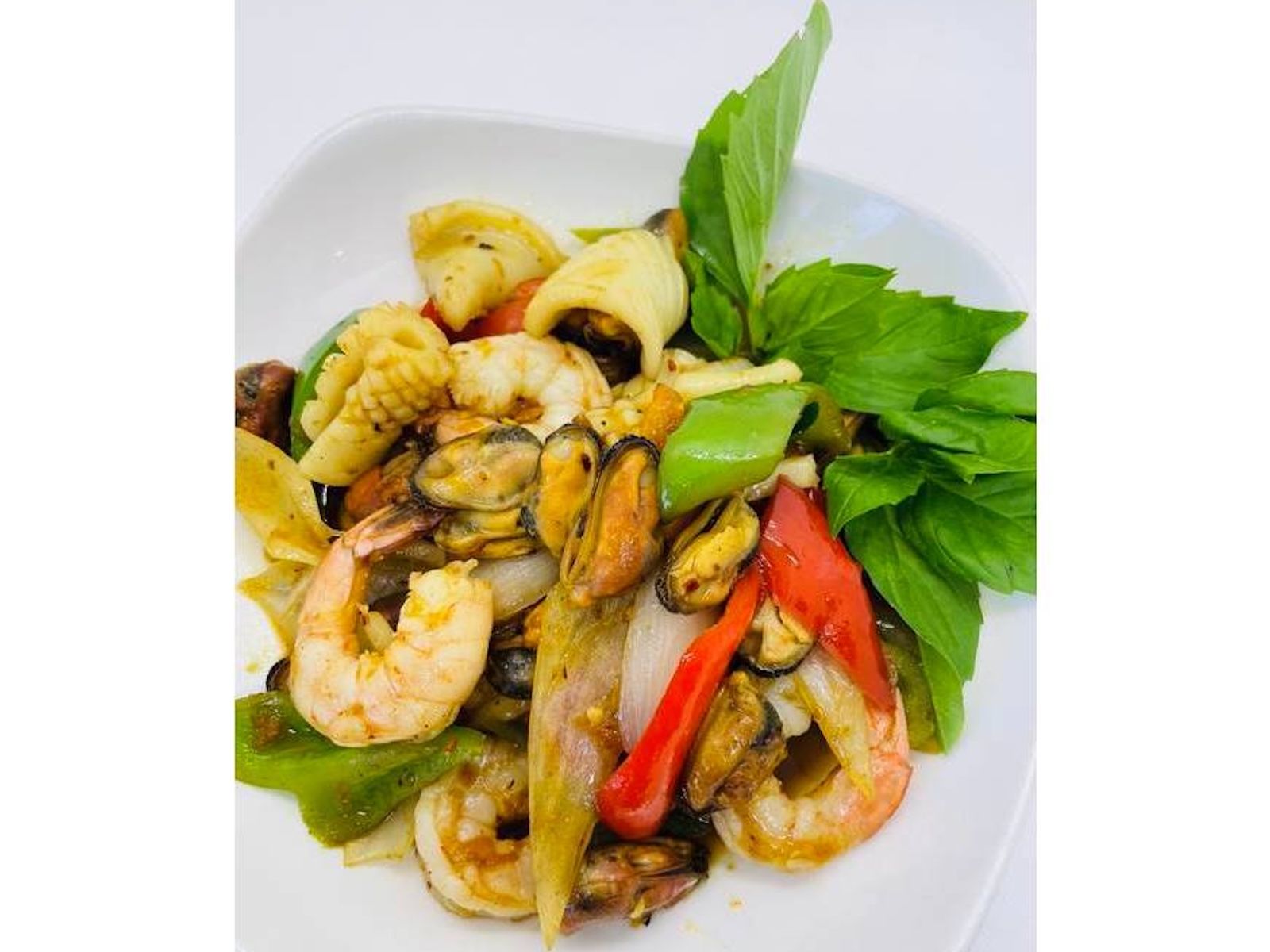 C2. Seafood Prik Phao.