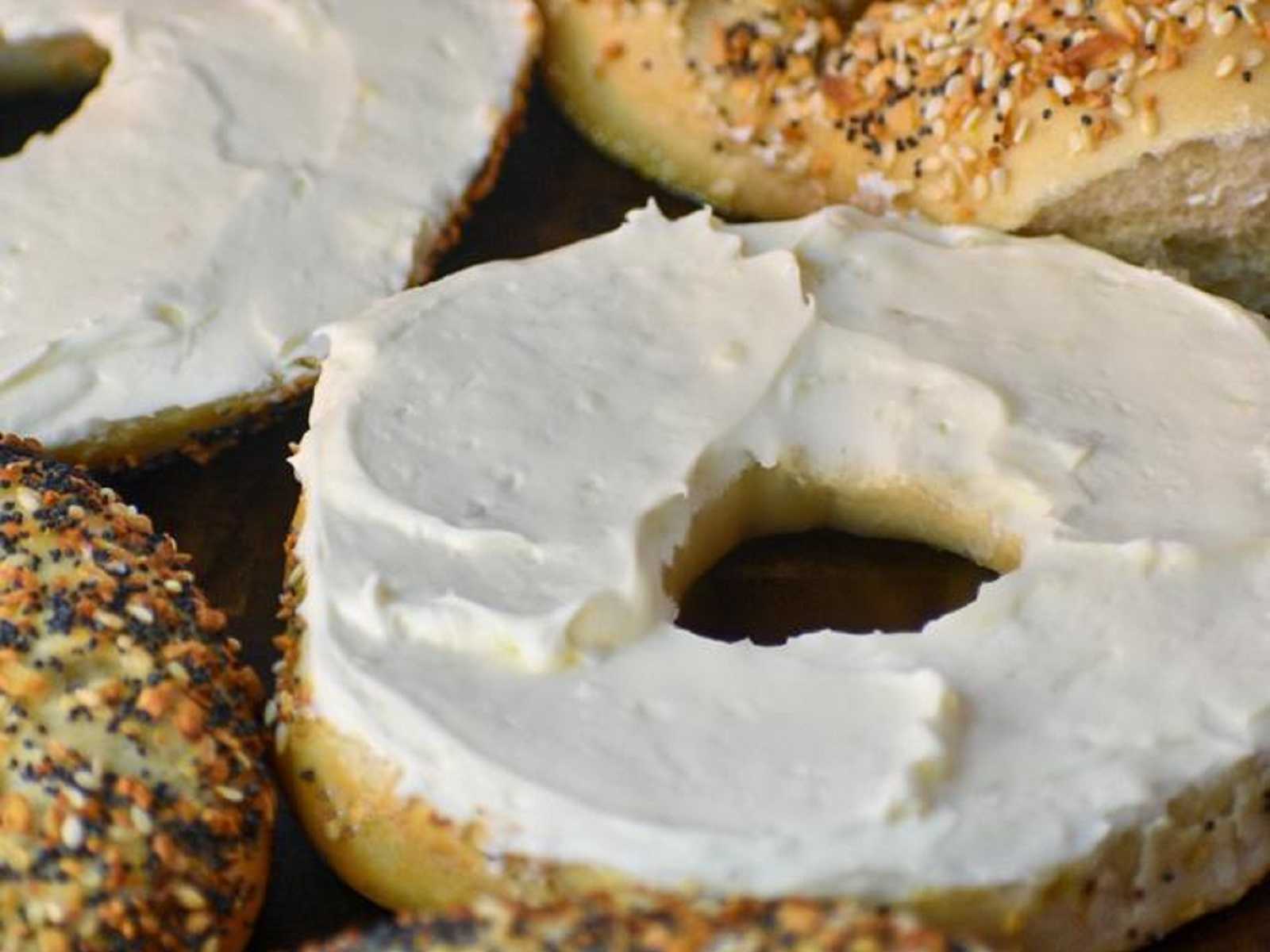 BAGEL W/ CREAM CHEESE.