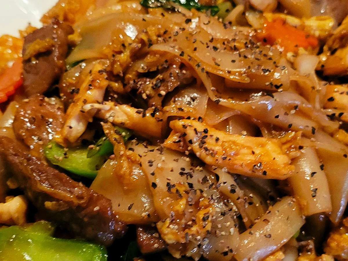 Pad See Ew 豉油河粉.