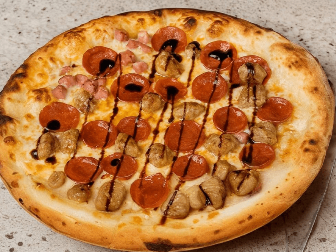 Pizza Tri Carne.
