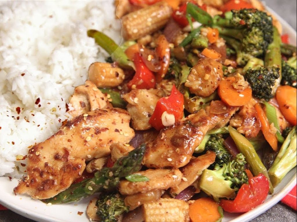 Chicken With Mixed Veggies / Gà Xào Rau Củ Hỗn Hợp / 什锦蔬菜鸡.