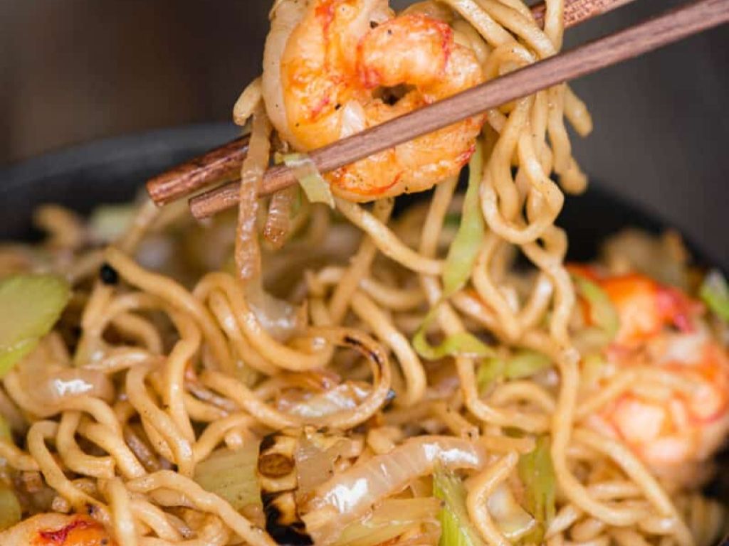 Shrimp chow Mein / Mì xào tôm / 虾炒面.