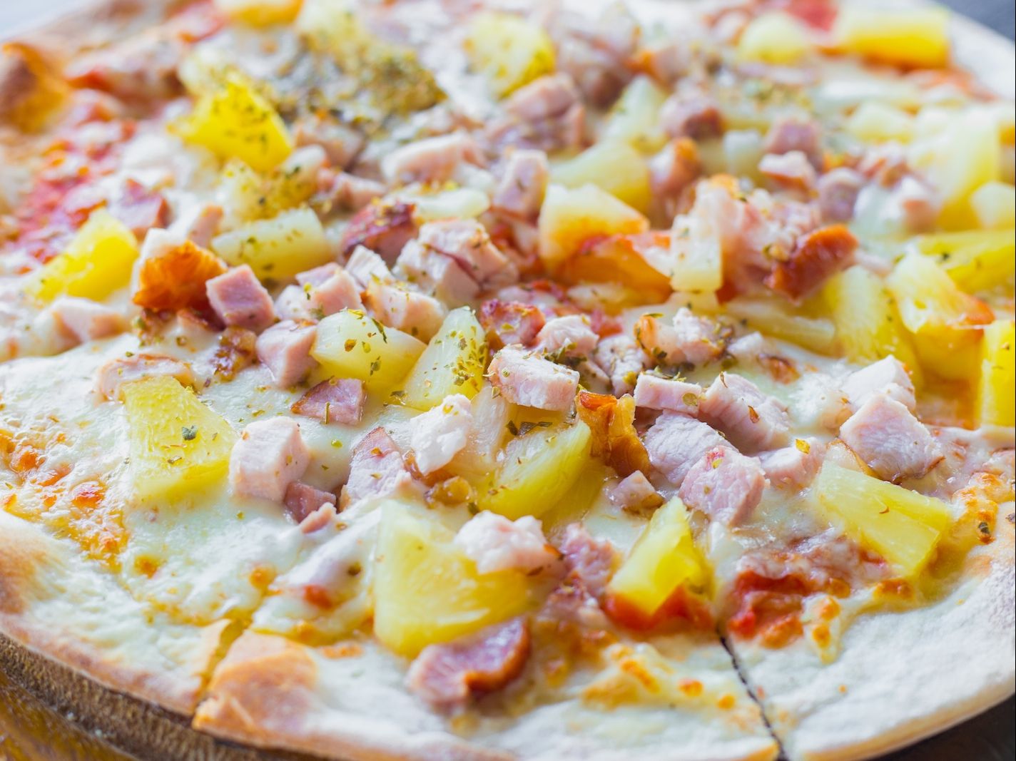 Hawaiian Pizza Large.
