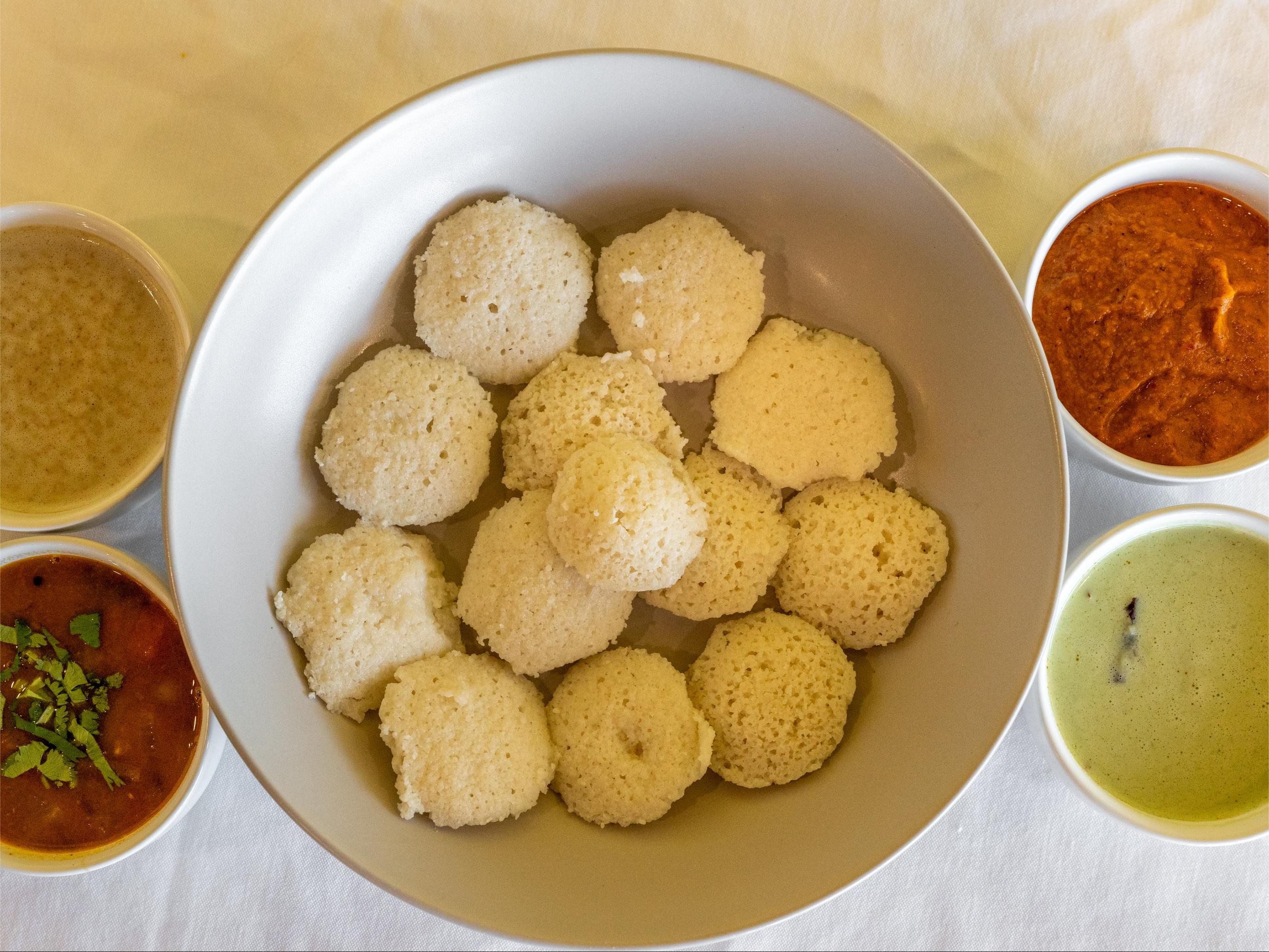 Button Idli (12 pieces).