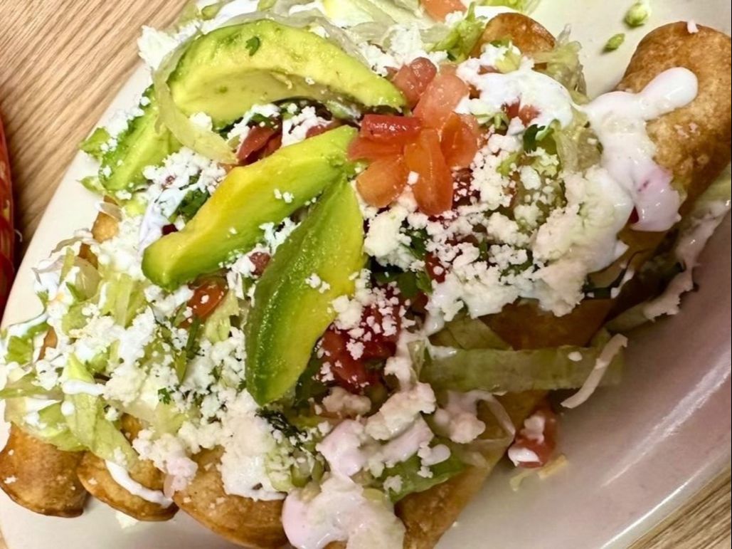 Flautas Con Arroz Y Frijoles.