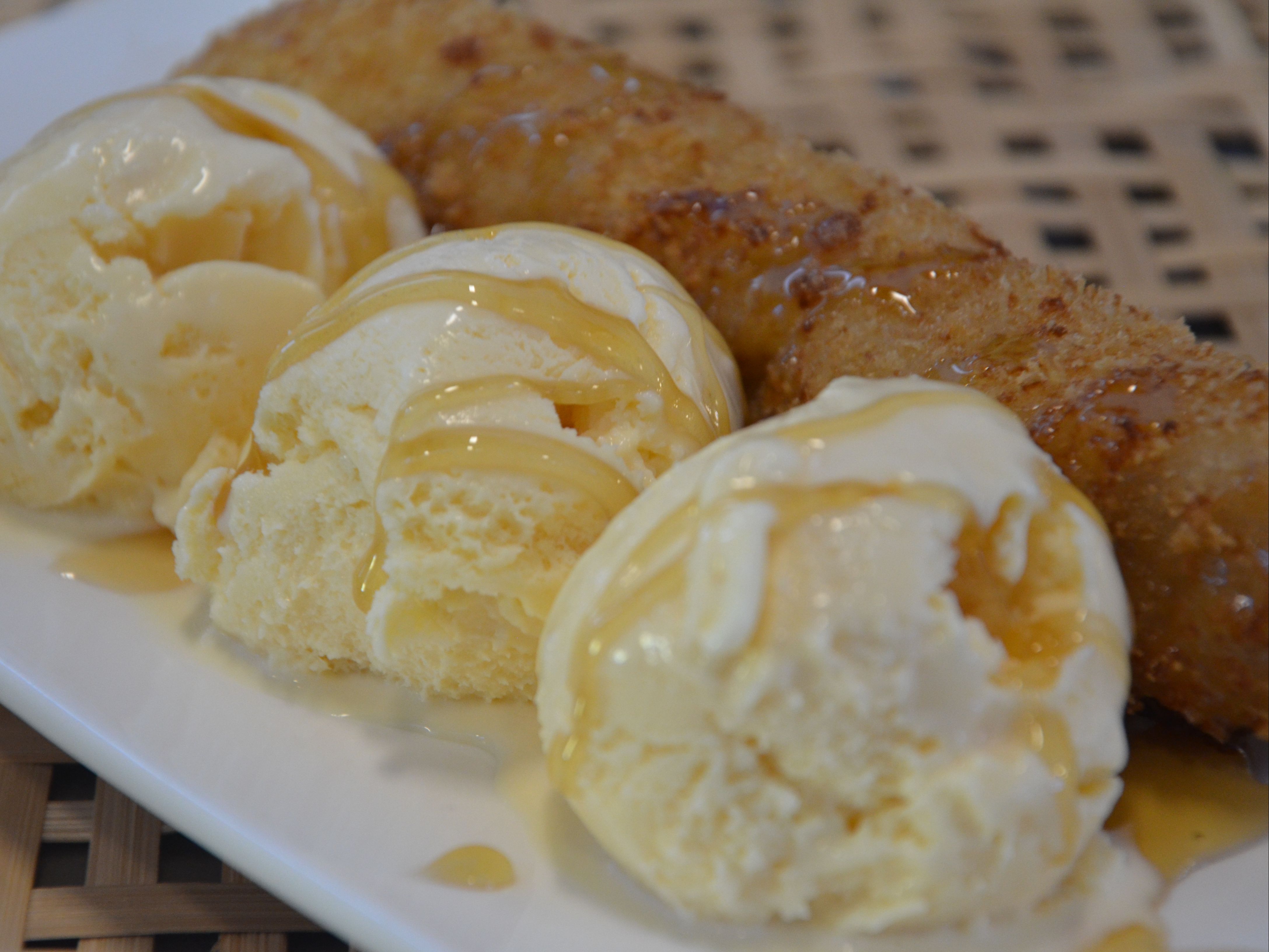 Fried Banana Ice Cream (Vanilla).