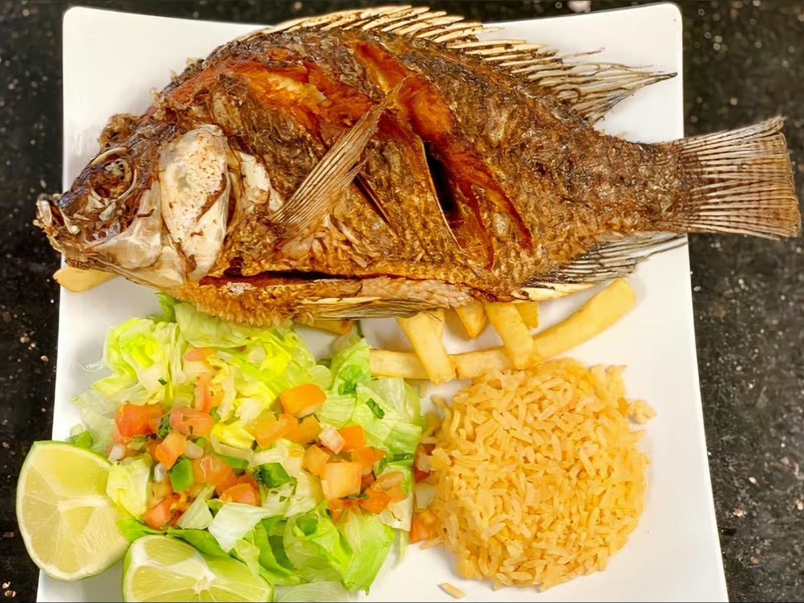Mojarra Entera Frita Especial.