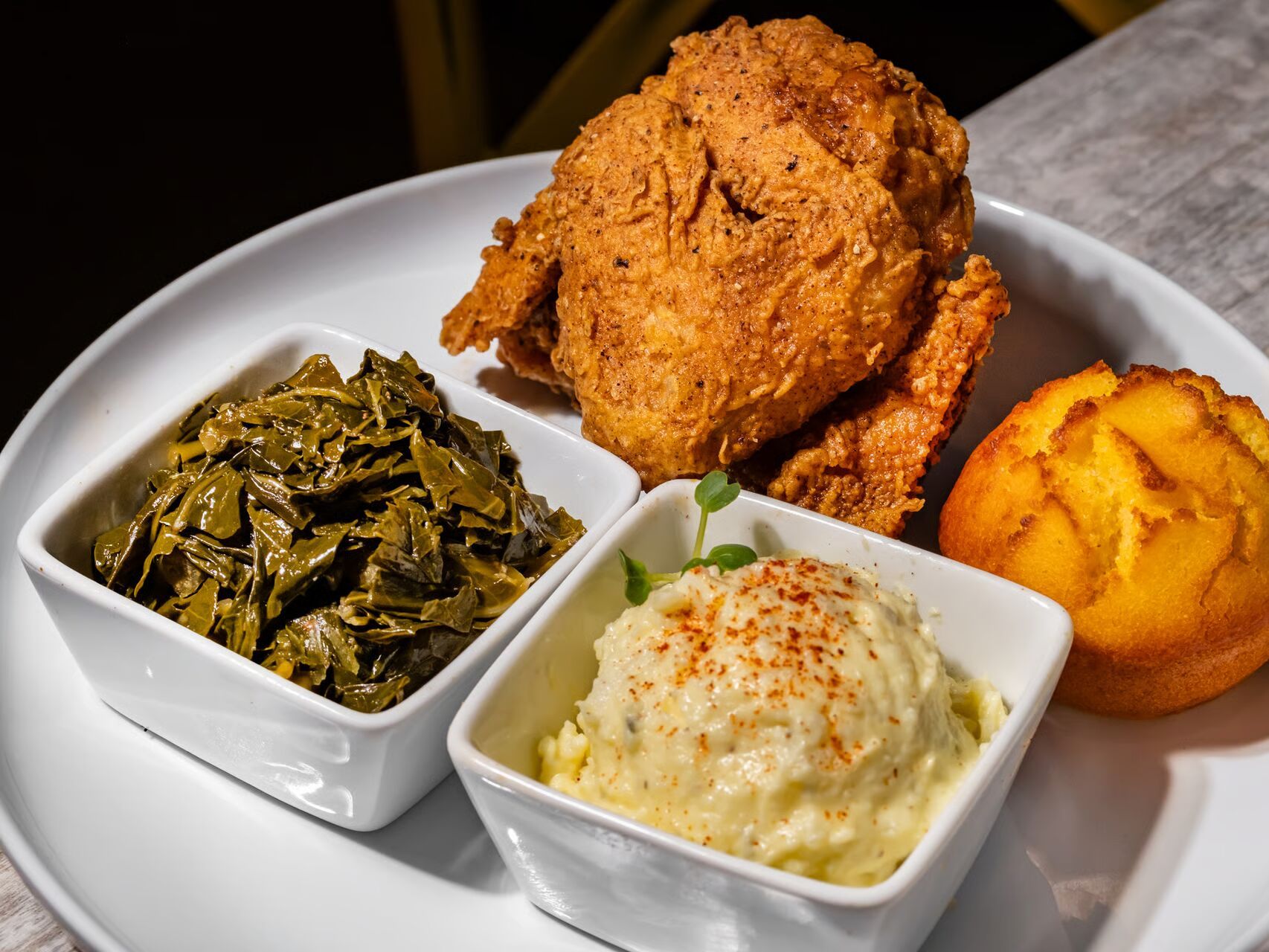 Kids meal 2 fried chicken wings & Mac & Cheese