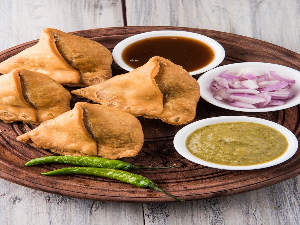 ONION SAMOSA (4 PCS)