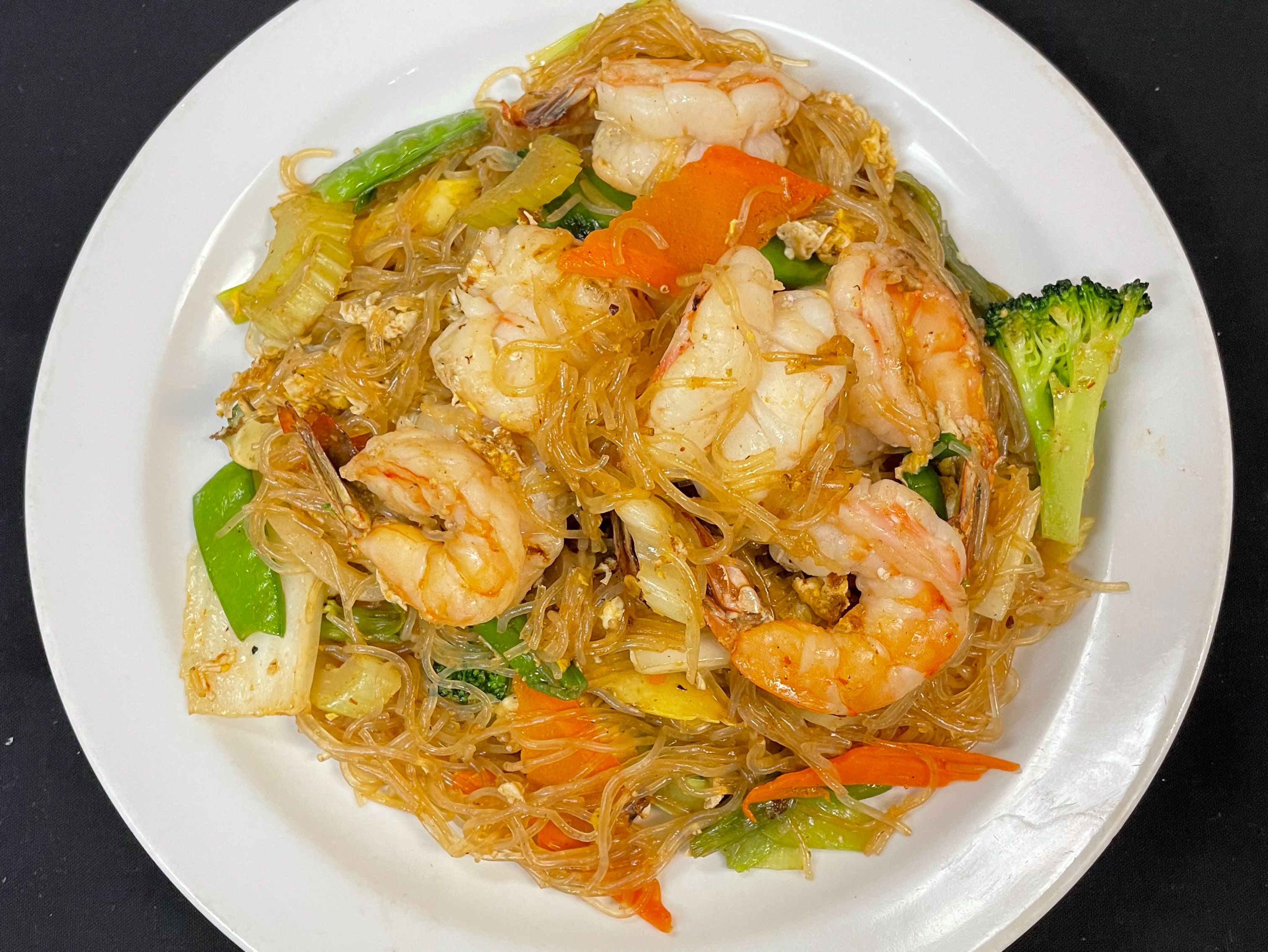 Pad Woon-Sen (L).