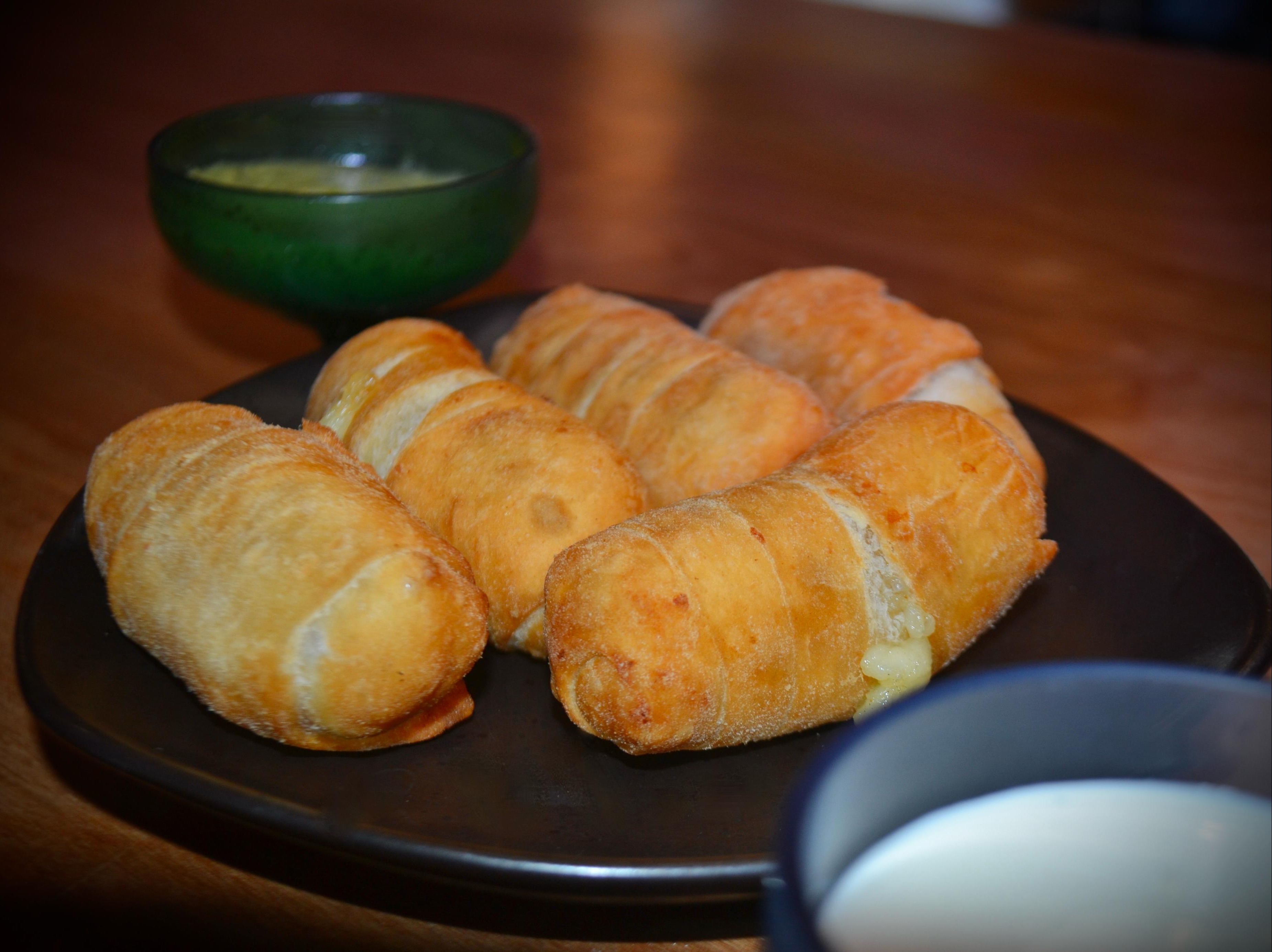 Cheese Tequeños (5 Pieces) / Tequeños de Queso (5 Und).