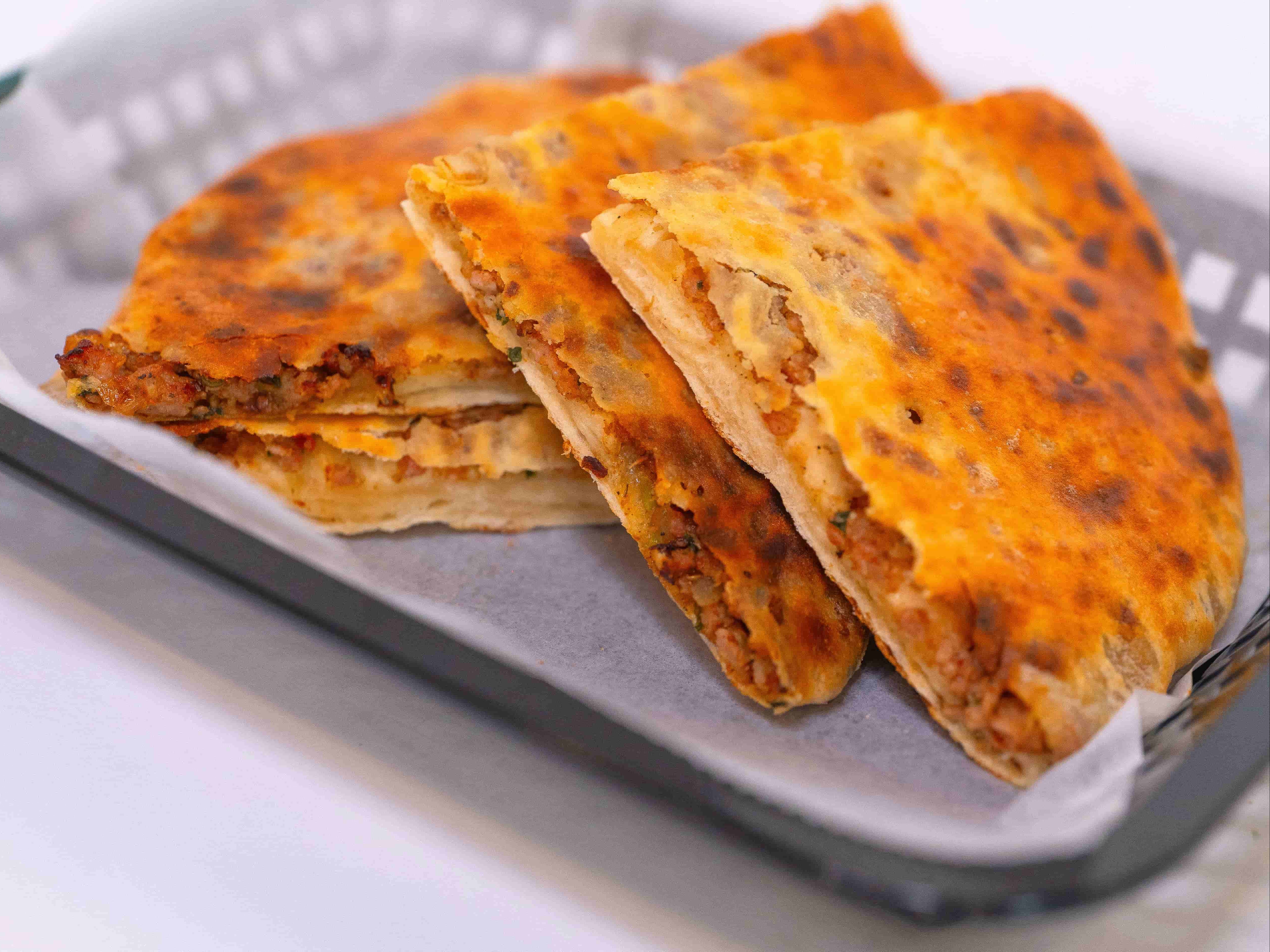 Chicken Qeema Naan.