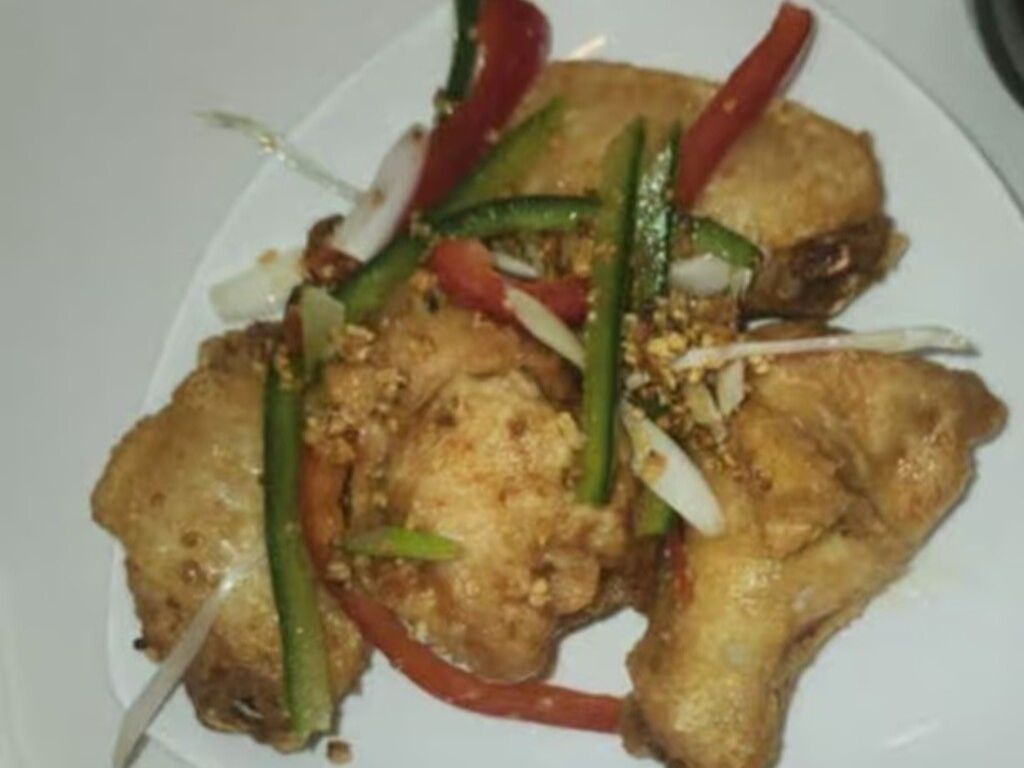 Garlic Chicken Wings  (4pcs Canh Ga).