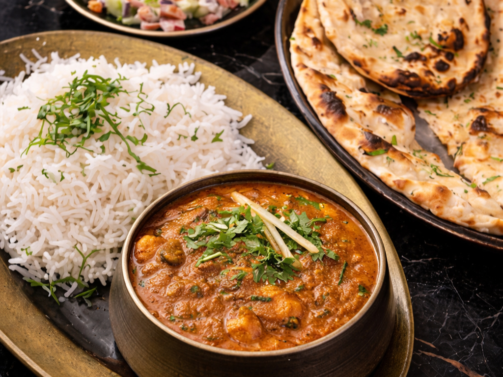 LUXURIOUS CHICKEN CURRY LUNCH.