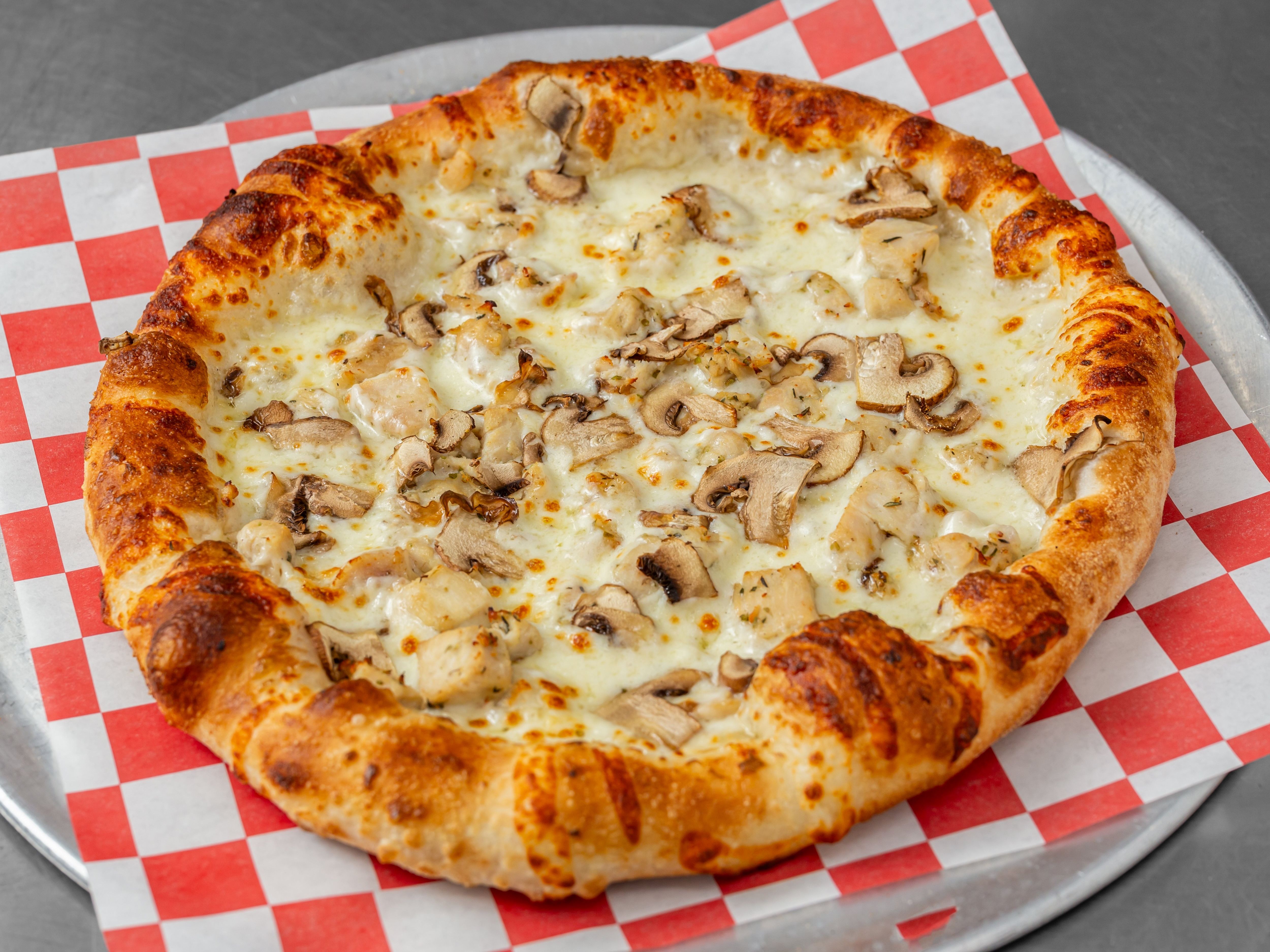 18" Chicken Alfredo Pizza