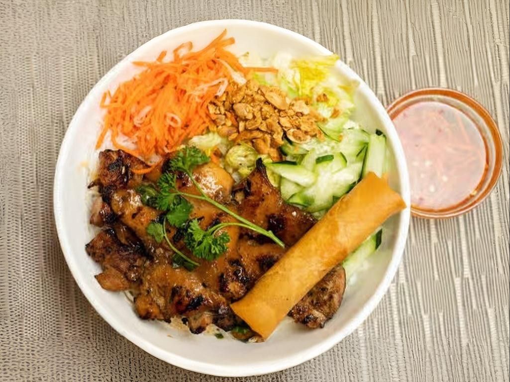 B81. Grilled Chicken Vermicelli w/ Egg Roll.