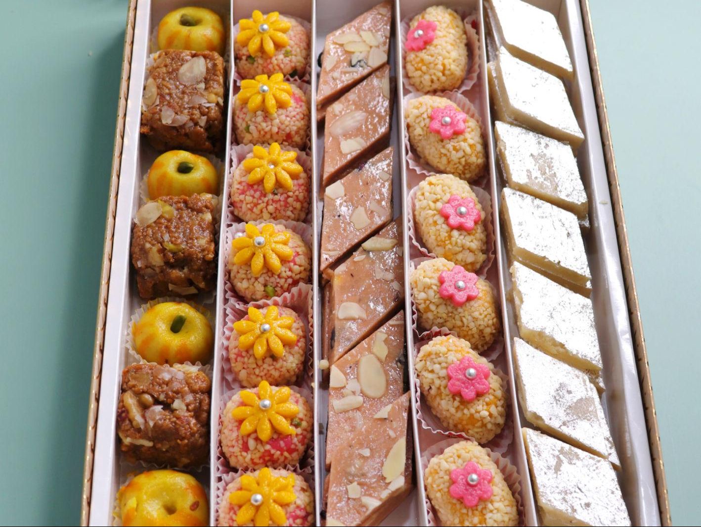 GIFT BOX WITH SWEET.