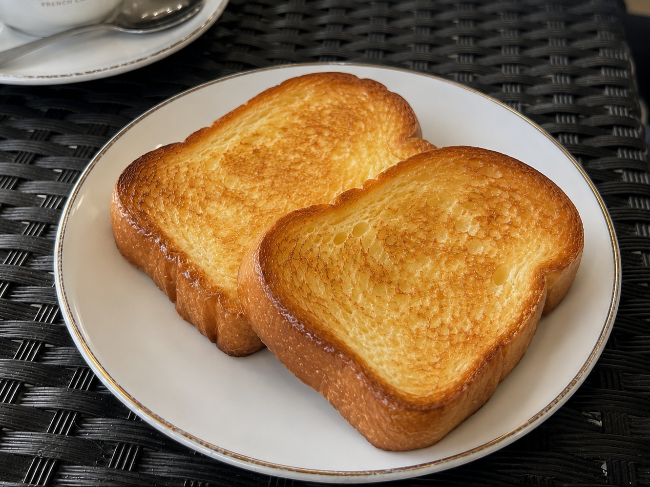 2 Toasts (Multi Grain or Brioche).