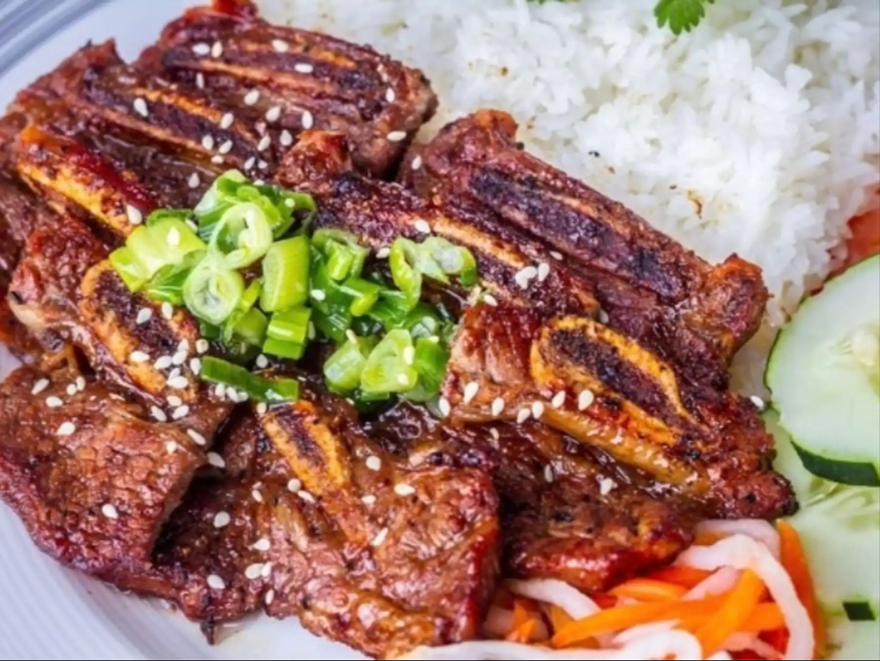 Cơm Sườn Bò Đại Hàn.