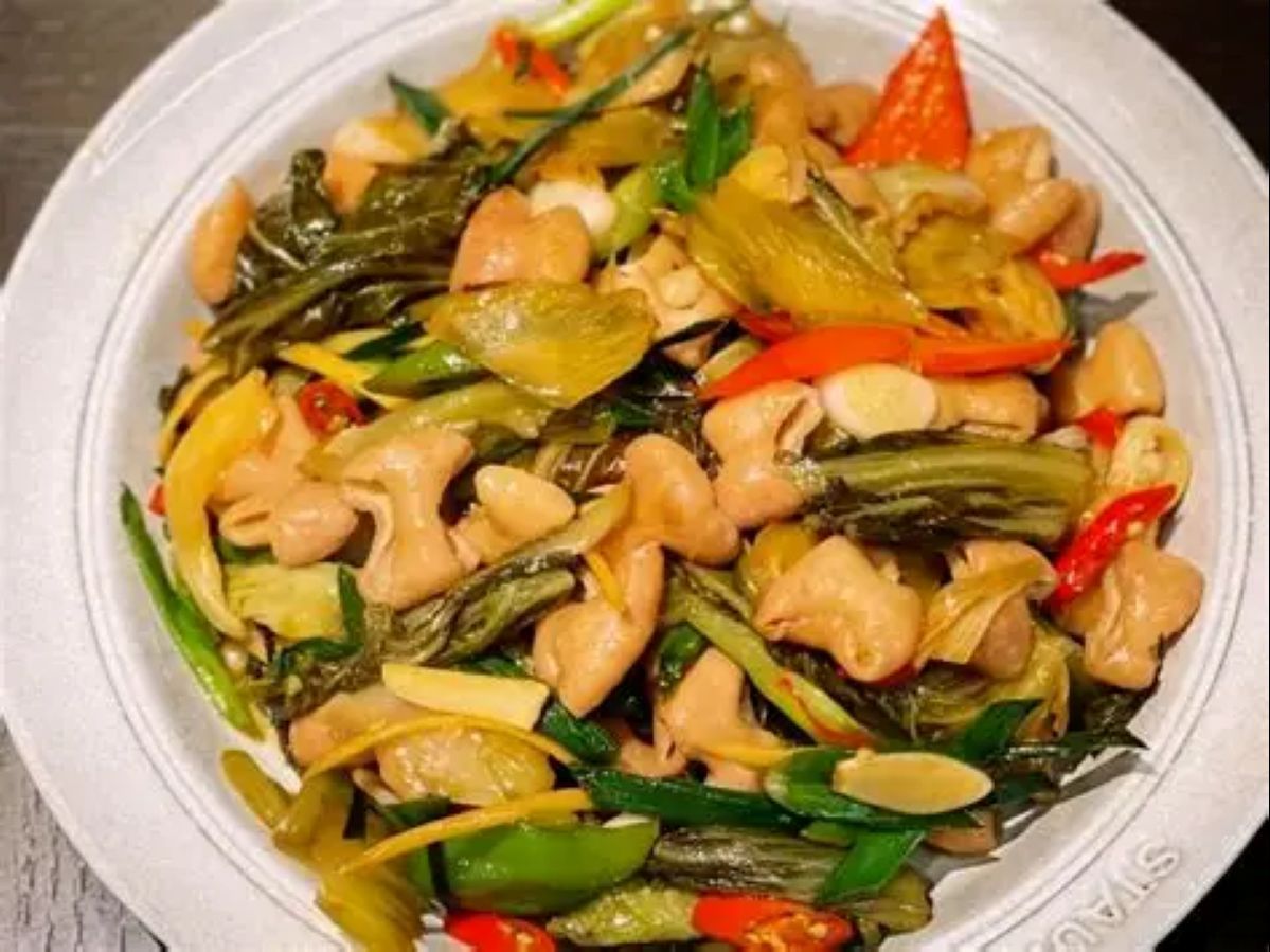 Intenstine w/ Sour Cabbage / Ruột nấu dưa chua / 酸菜炒肠.