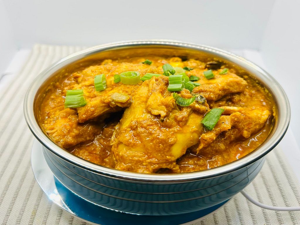 CHICKEN CURRY.