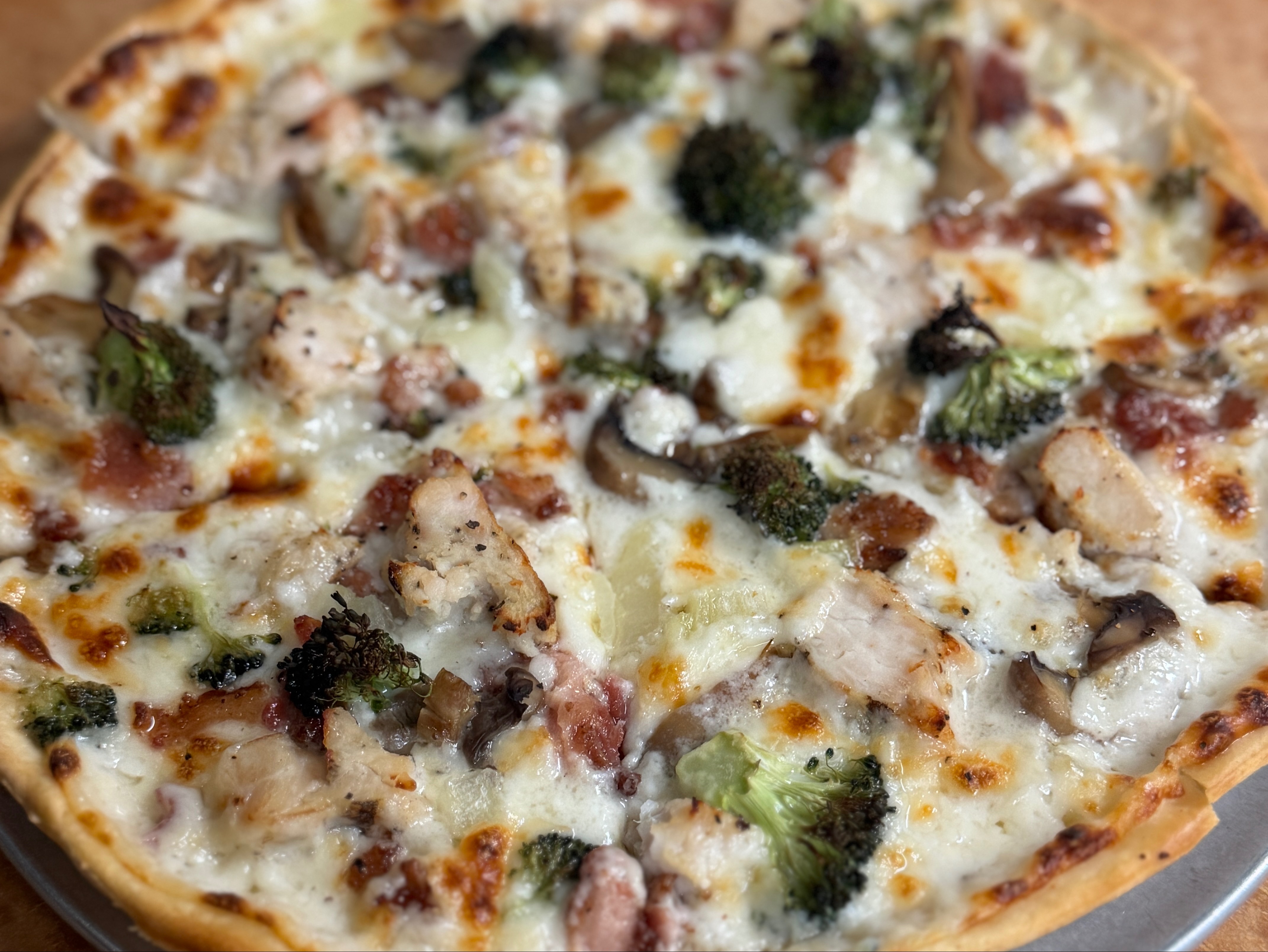 Chicken Alfredo Pizza Medium