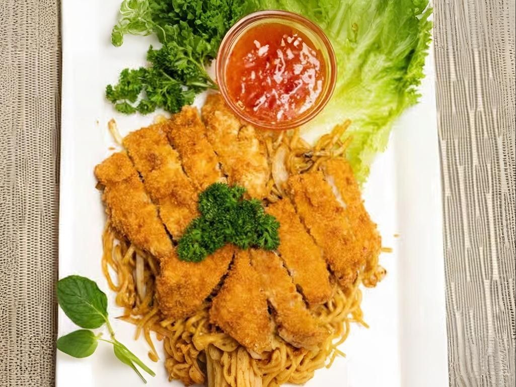 M90. Crispy Chicken over Garlic Noodles.