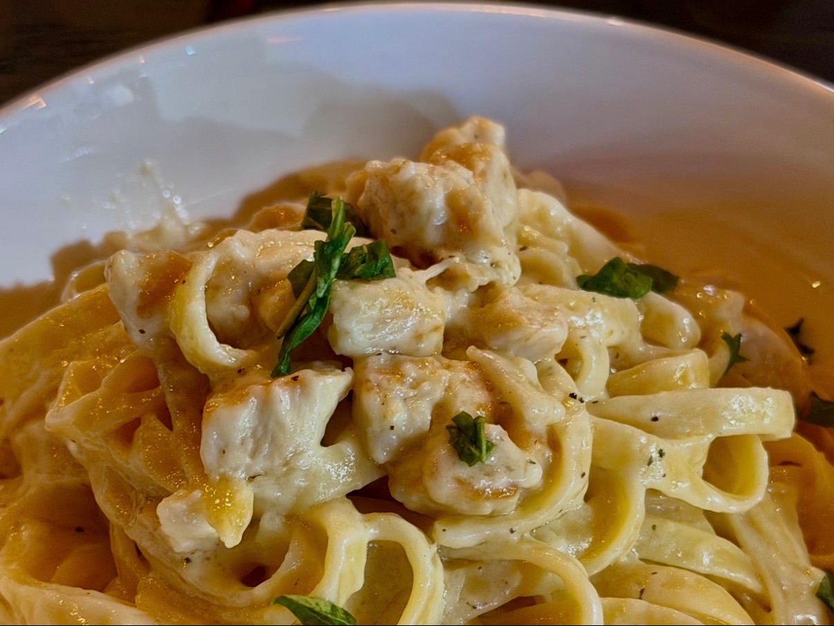 CHICKEN FETTUCINE ALFREDO