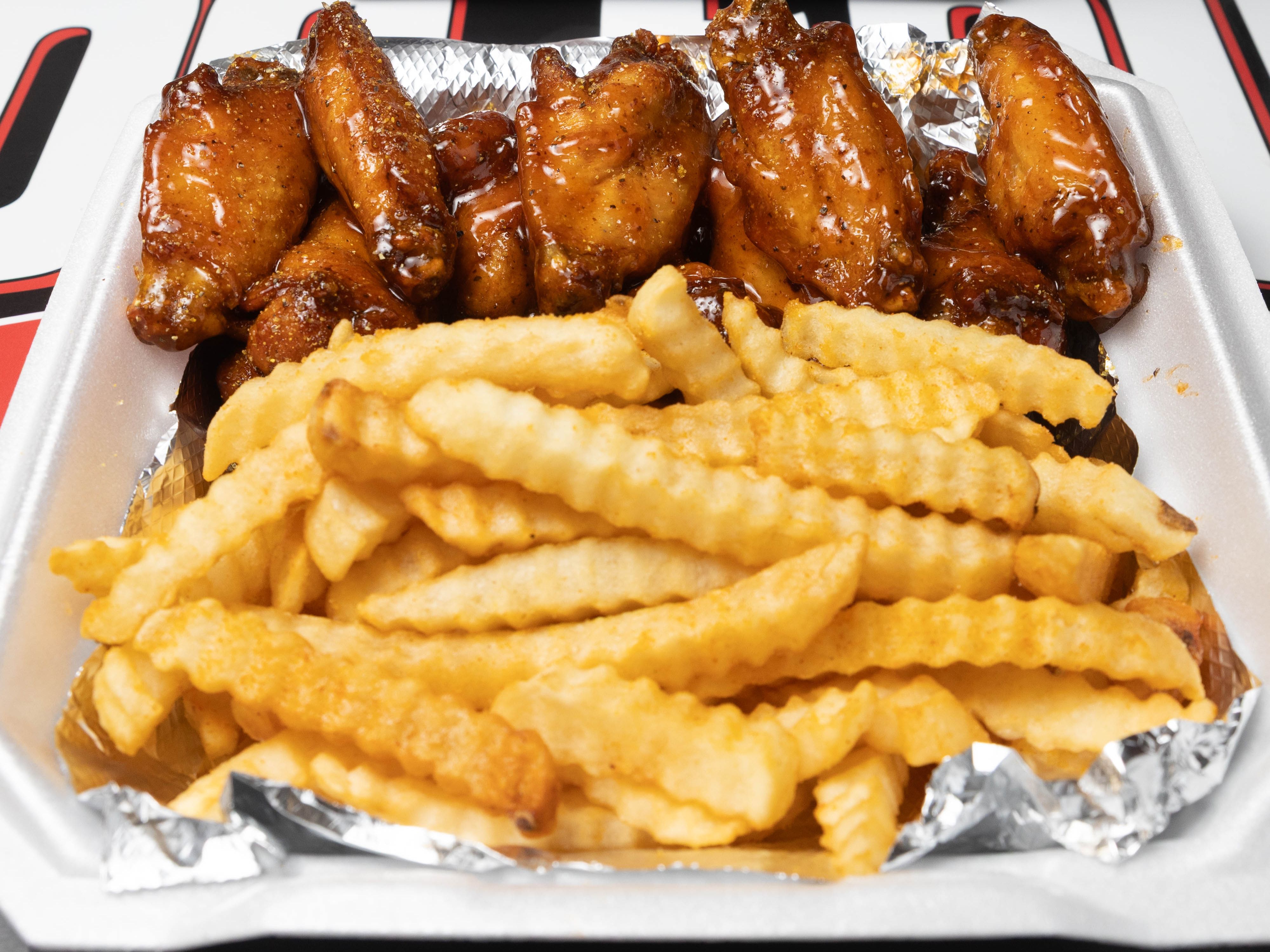 #4. Stromboli 5 Wings and Drink.