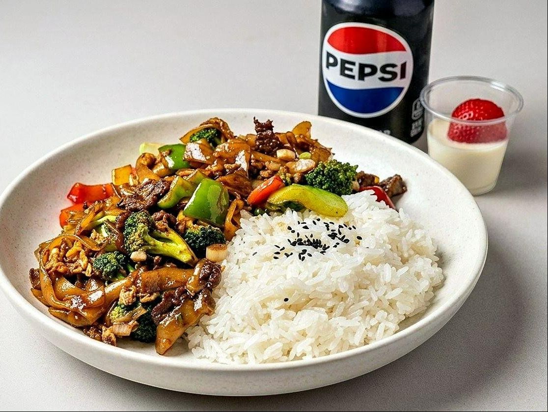 L - Beef Chow Fun.