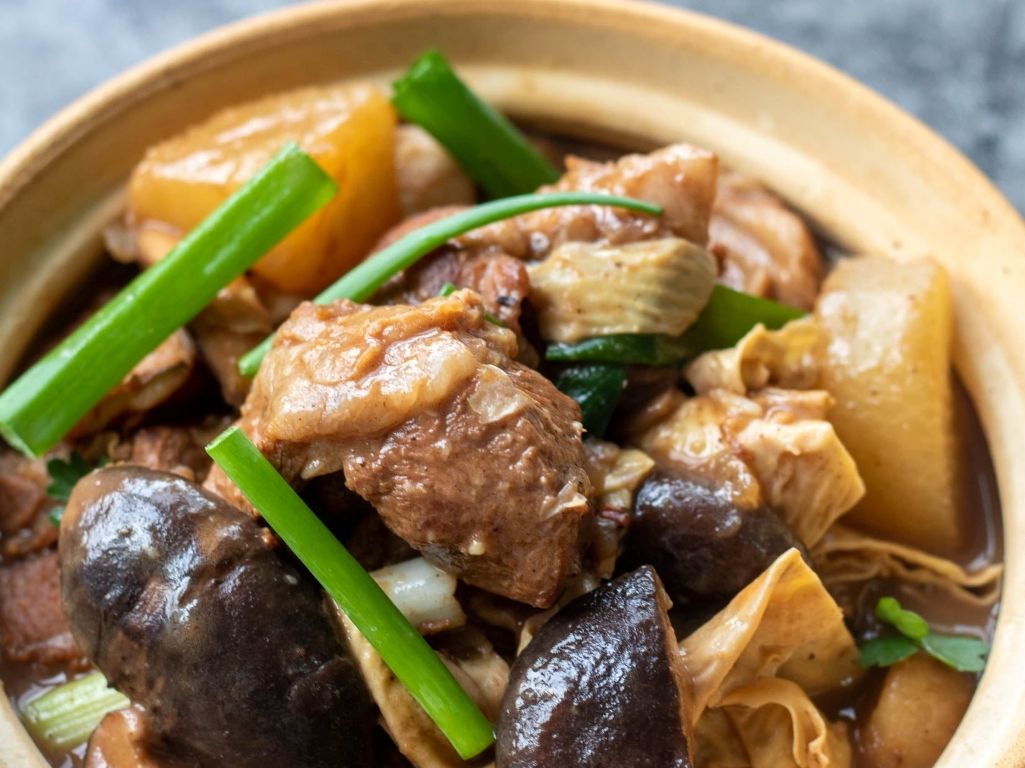Lamb Stew w/ Bean Curd Sheet / Món hầm thịt cừu với đậu phụ tươi / 羊肉炖豆腐皮.