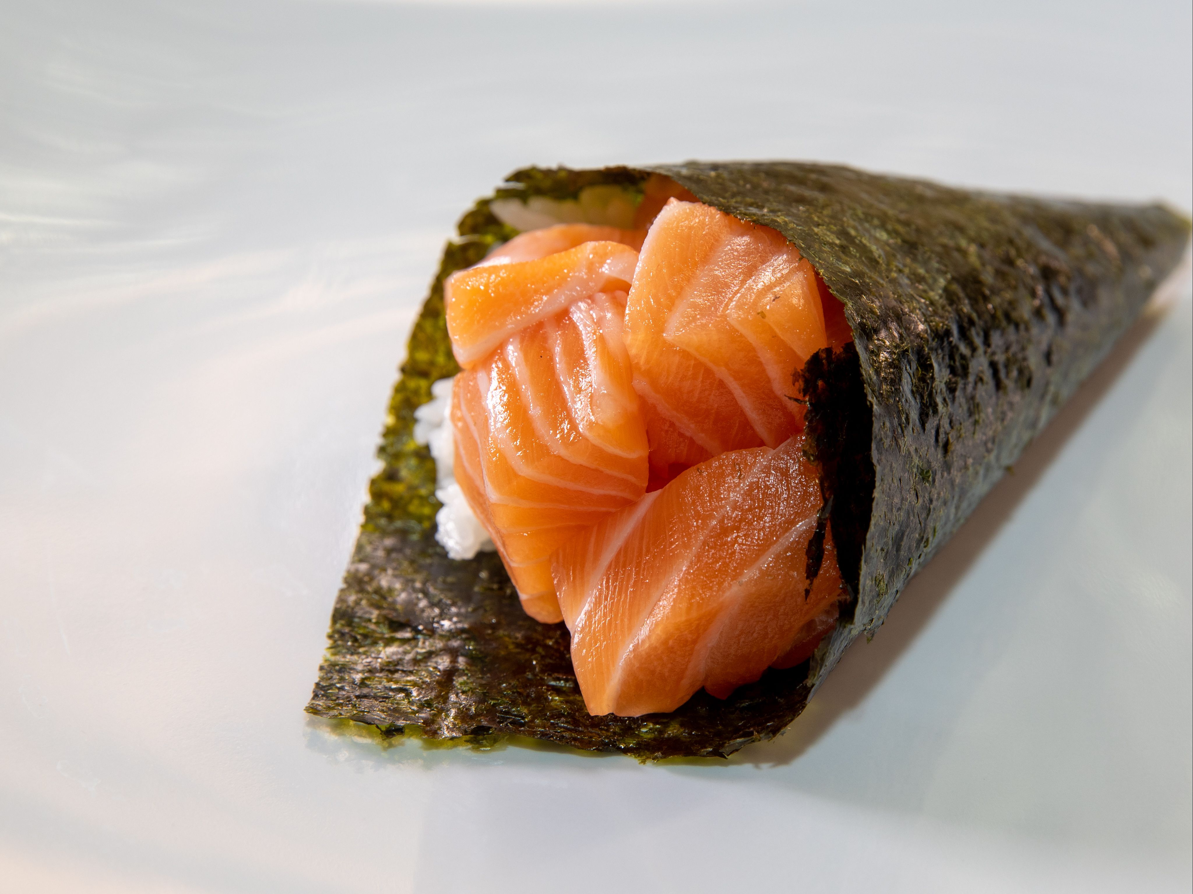 Salmon Hand Roll