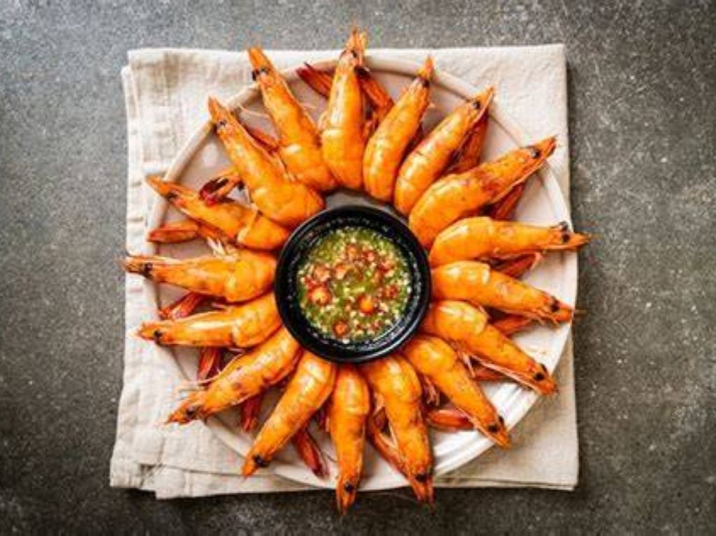 Salt Baked Triple Seafood   (Hot & Spicy) / Hải sản ba loại nướng muối (Nóng & Cay) / 盐焗三鲜（香辣）.