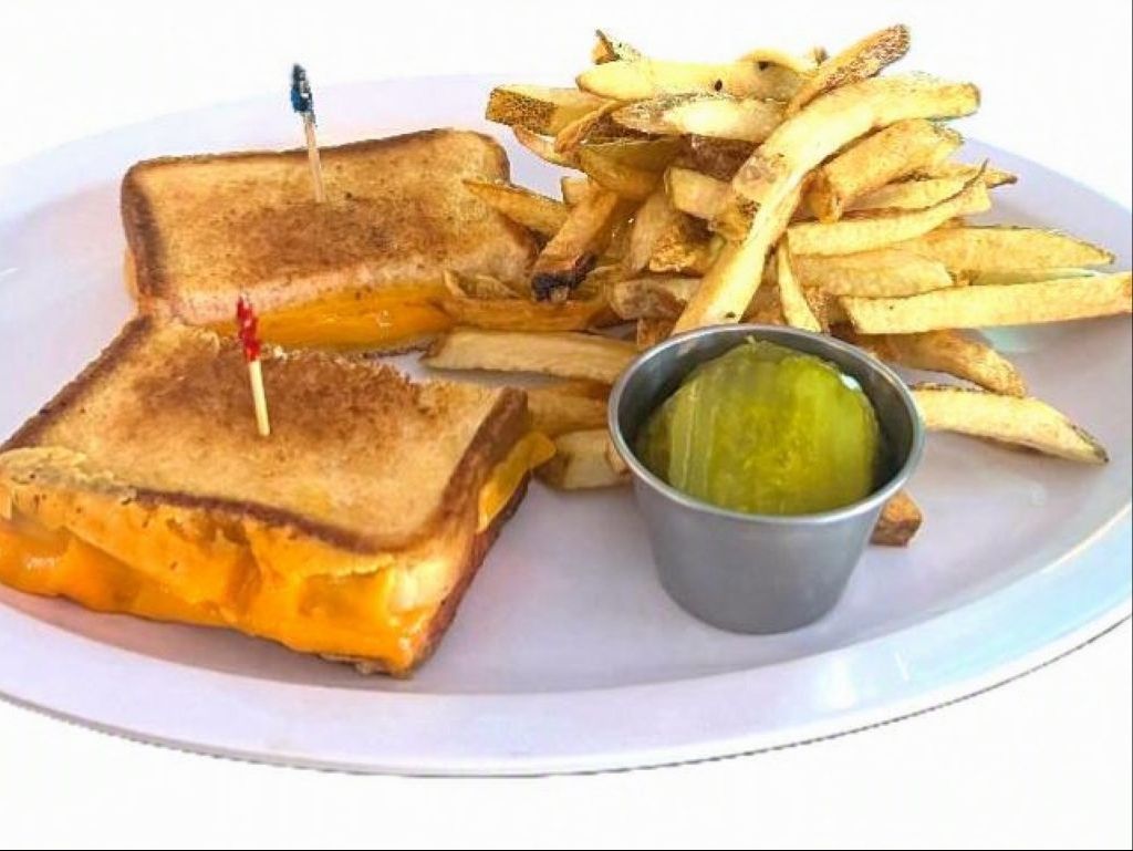 Kids Grilled Cheese w/ Fries