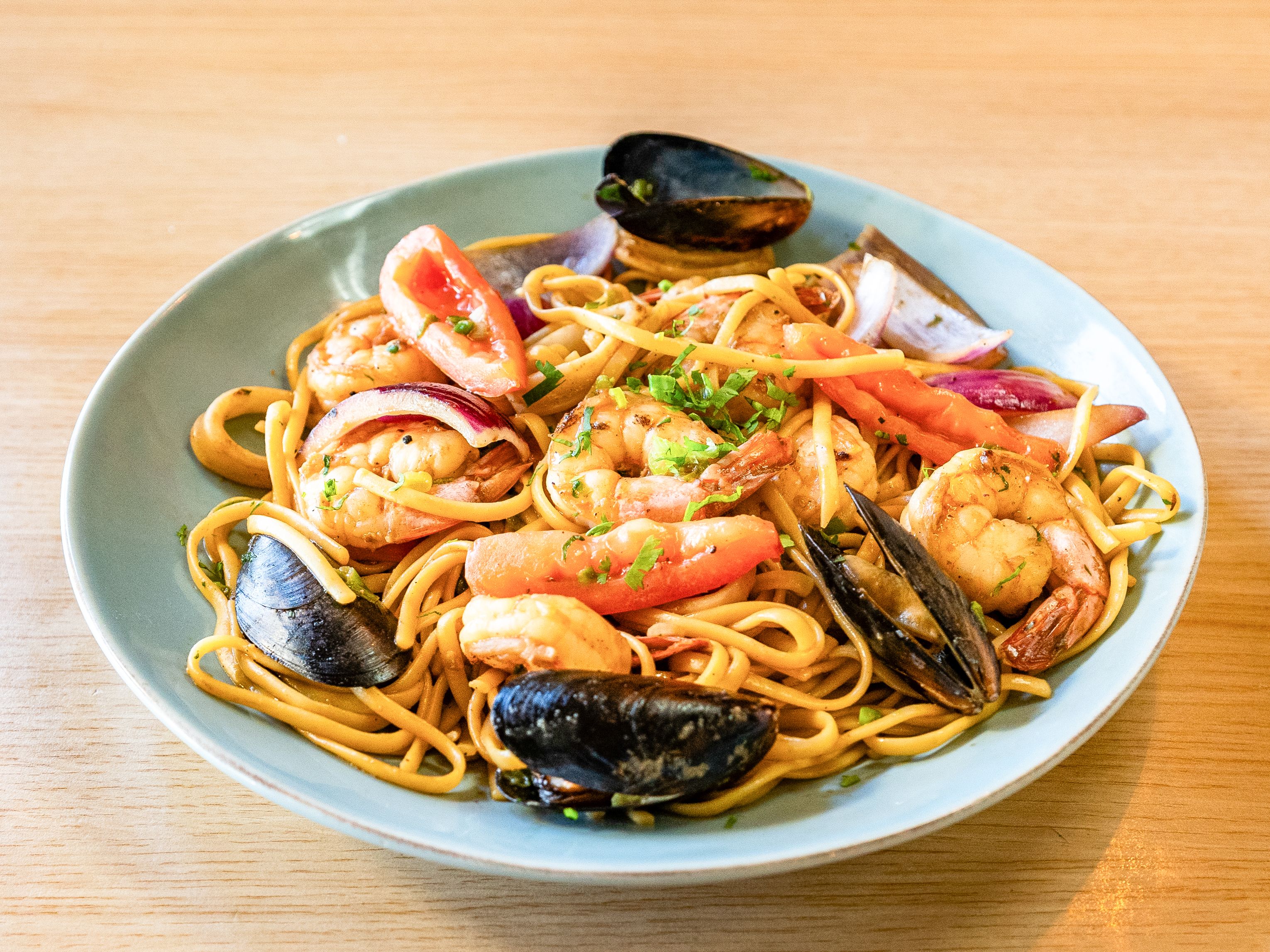 Tallarin Saltado De Mariscos.