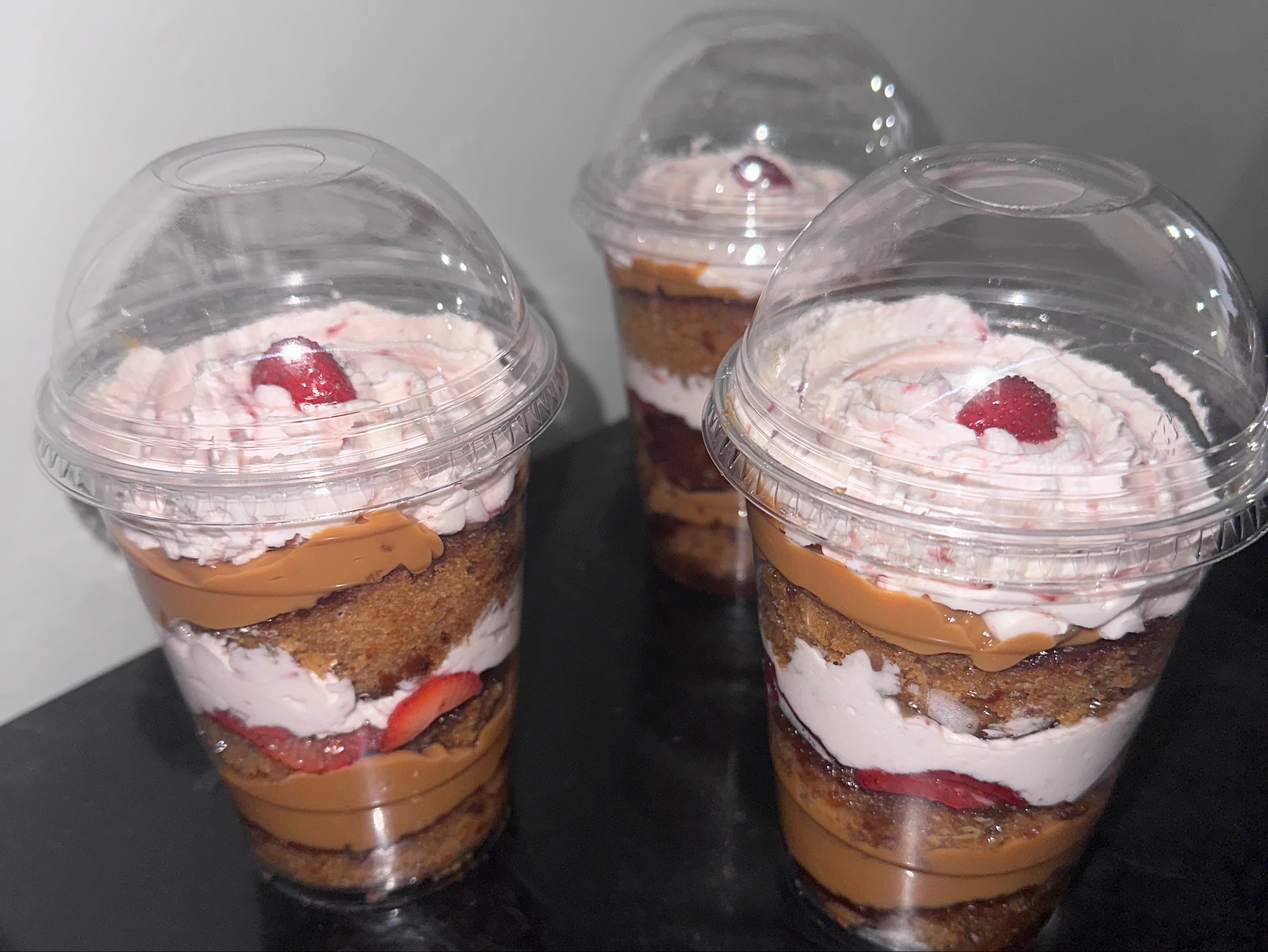 Cuchareable de dulce de leche y fresas.