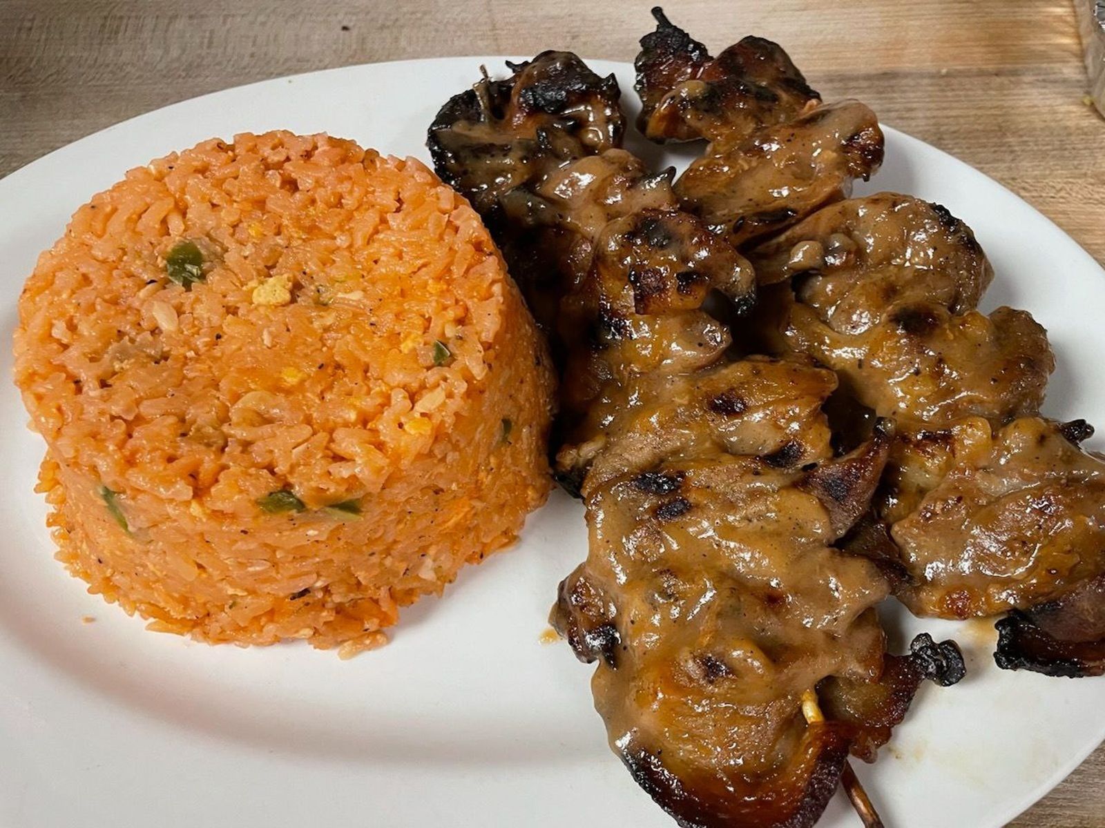 Pork BBQ W/ White Rice *Contains Peanut Sauce* ( 4 Stick 4")