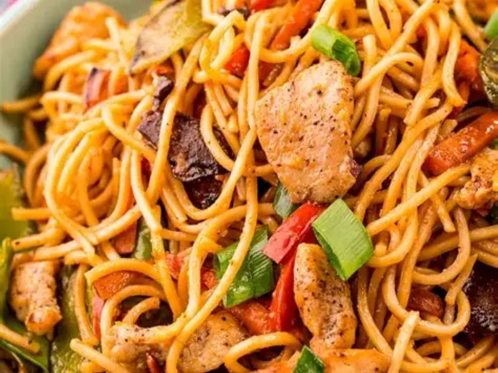 Chicken Lo Mein / Mì xào gà / 鸡肉捞面.