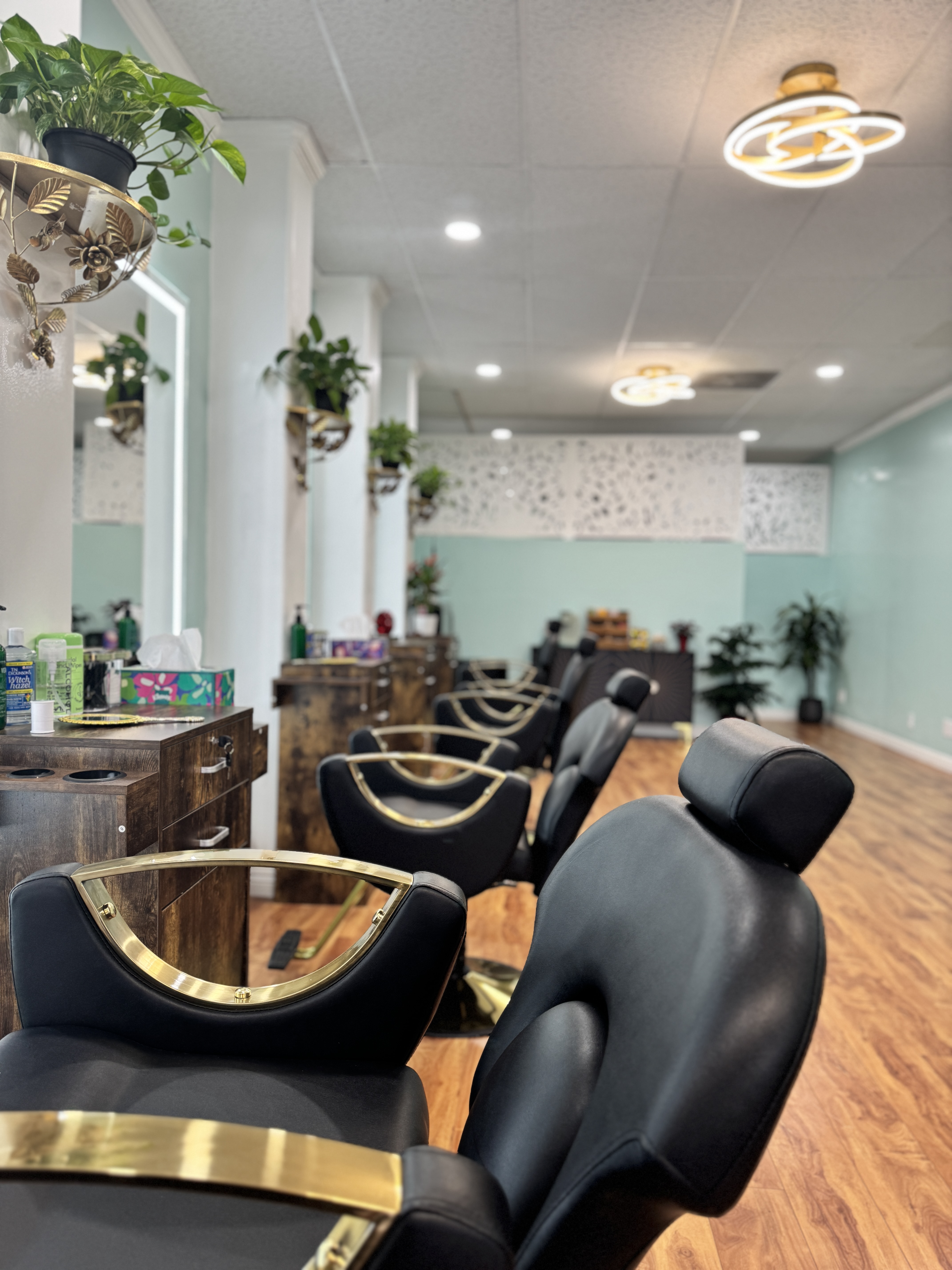 MARYAM EYEBROW LOUNGE - About Us